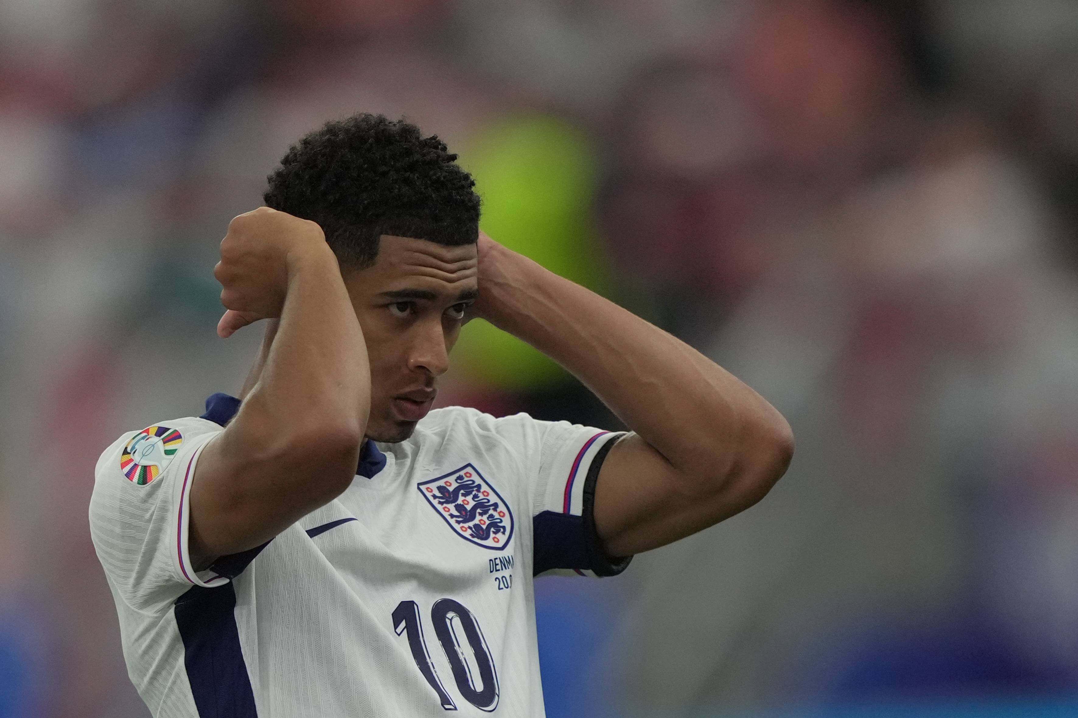  Jude Bellingham en el partido frente a Dinamarca