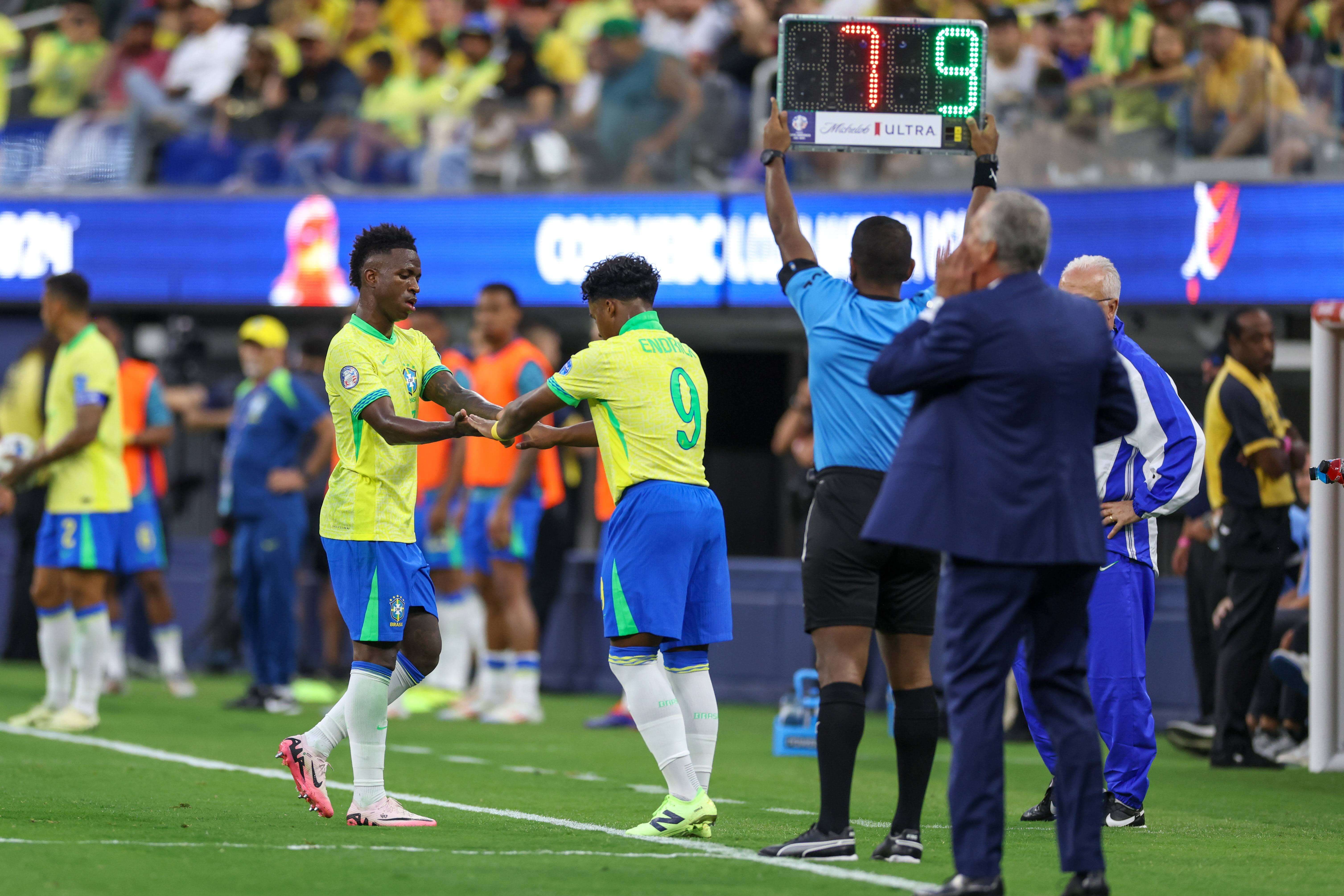  Endrick entrando al campo por Vinicius (Cordon Press)