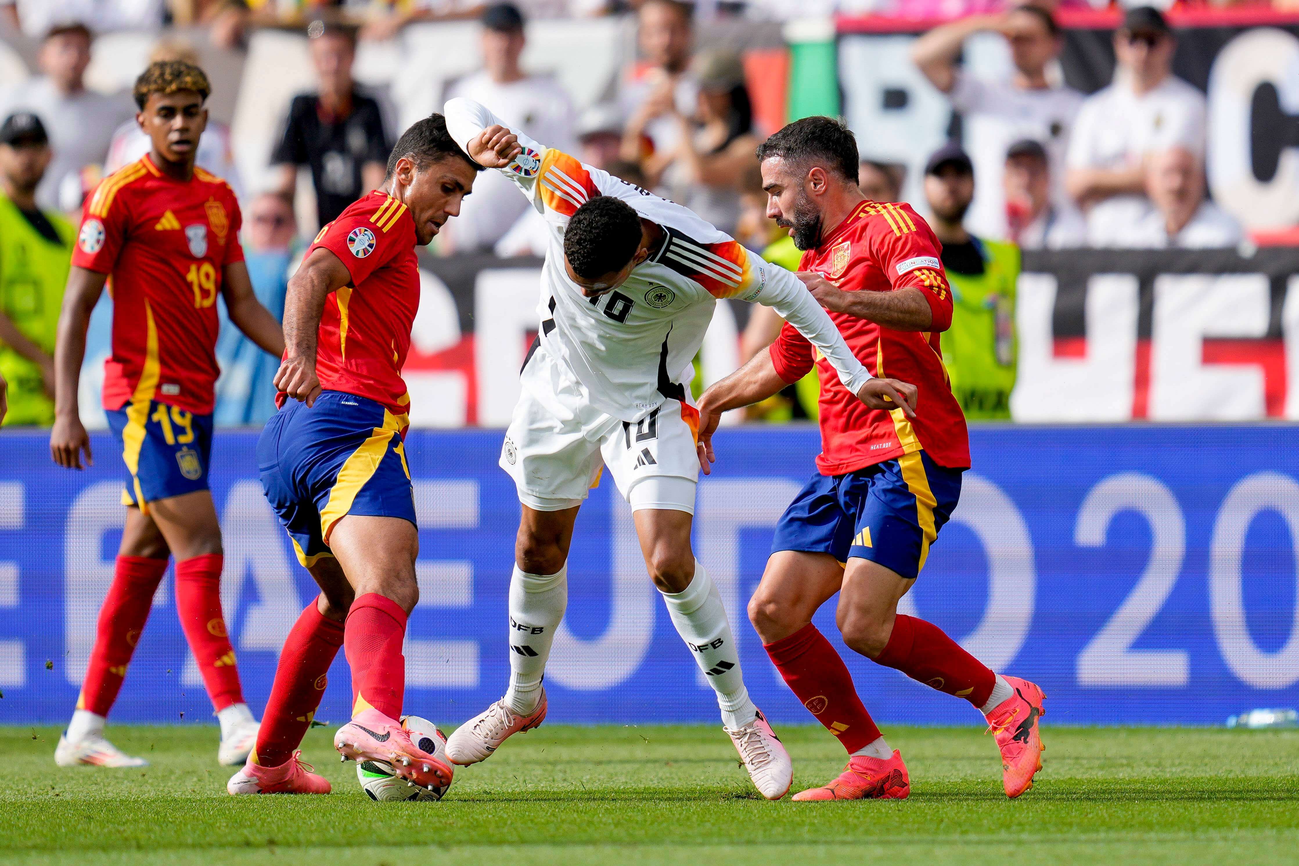  Dani Carvajal, Rodrigo Hernández y Lamine Yamal durante la Eurocopa 2024