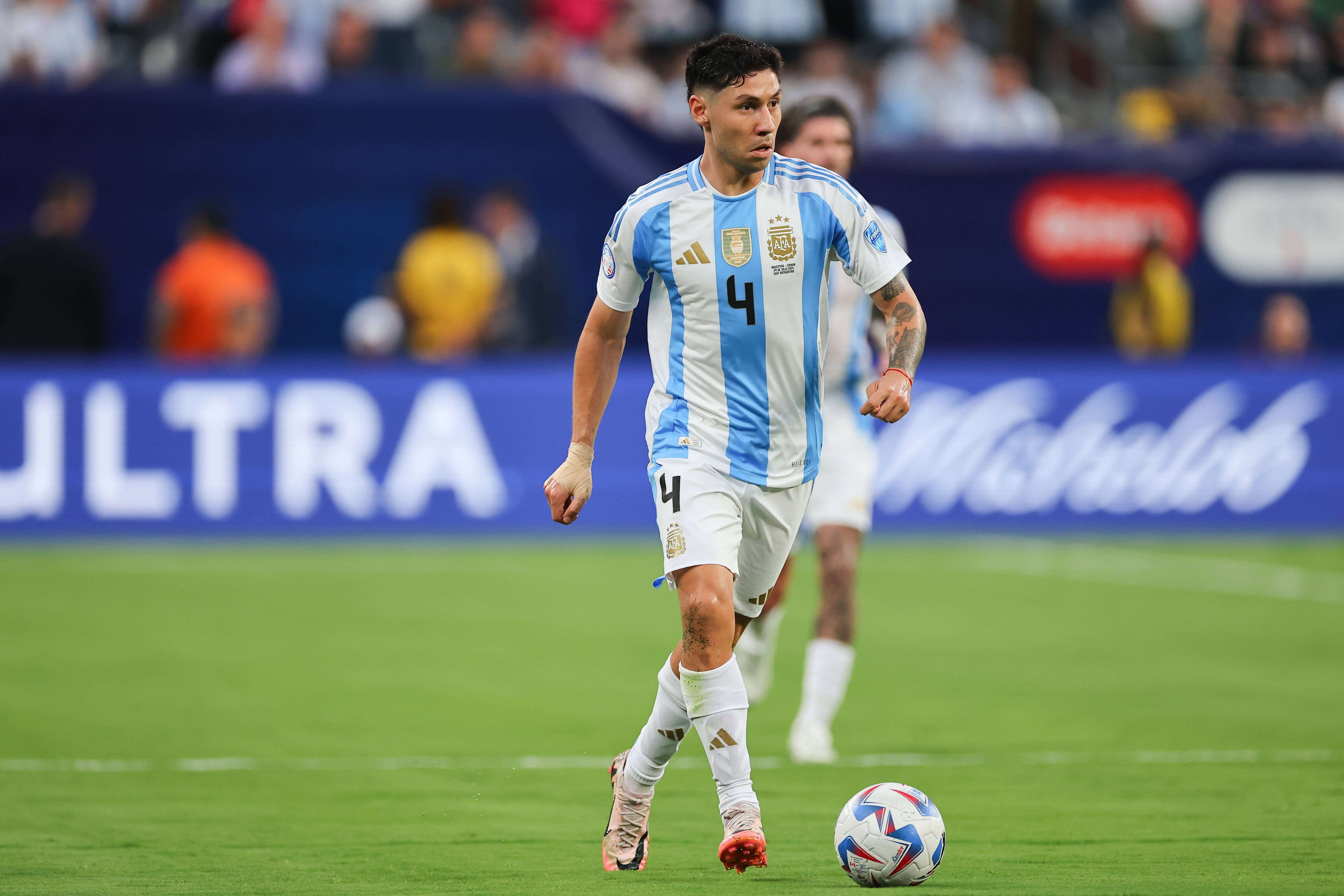  Gonzalo Montiel, en un partido con la Selección de Argentina.