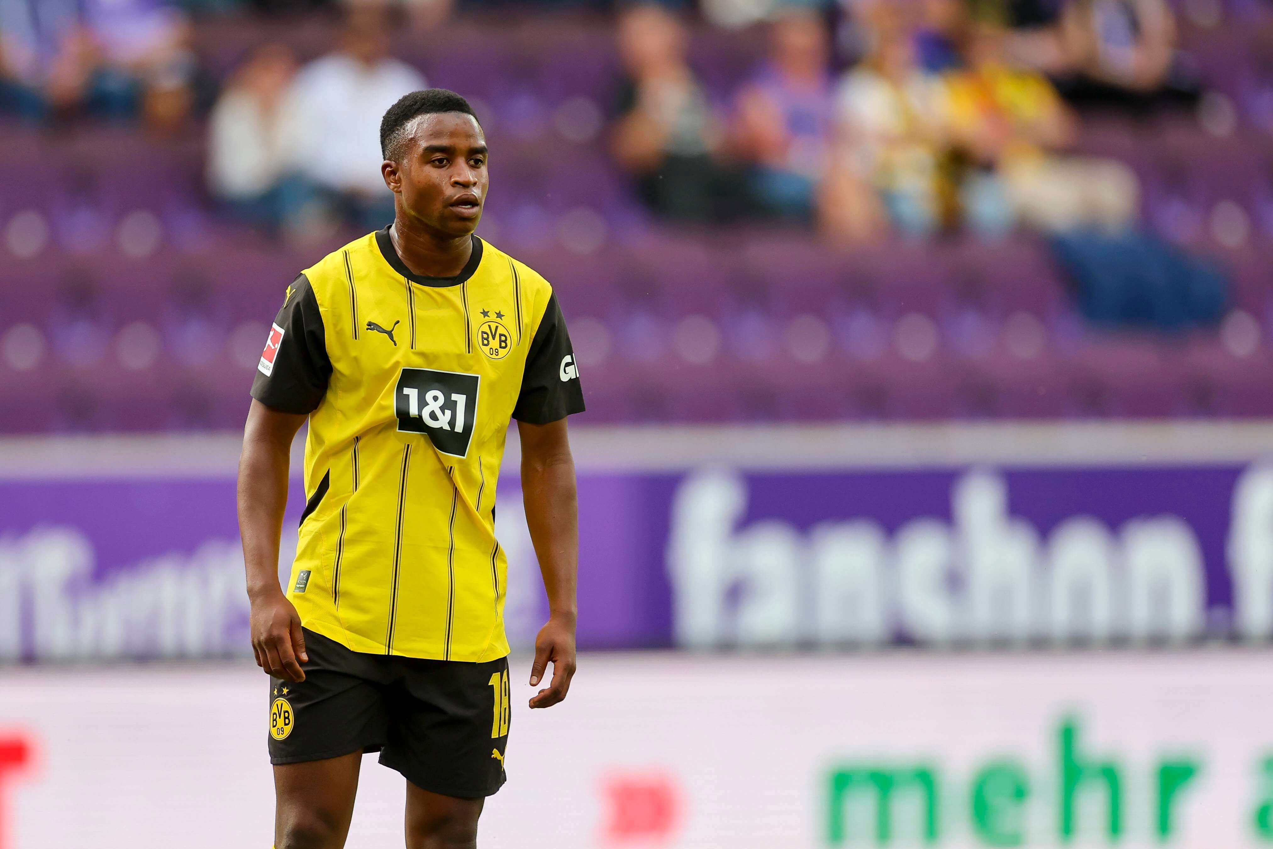  Moukoko, con el Borussia Dortmund.