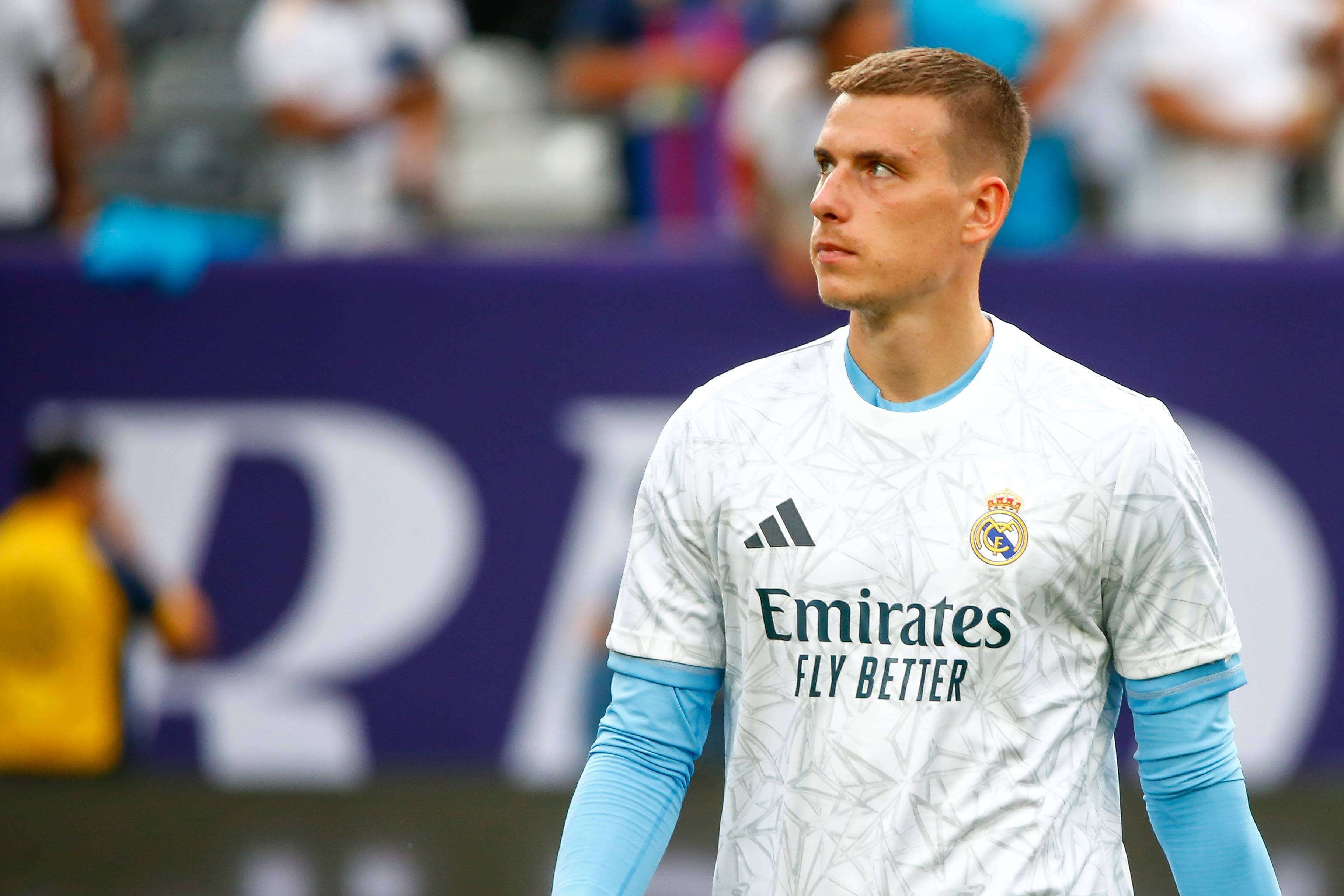  Andriy Lunin, en un calentamiento del Real Madrid.