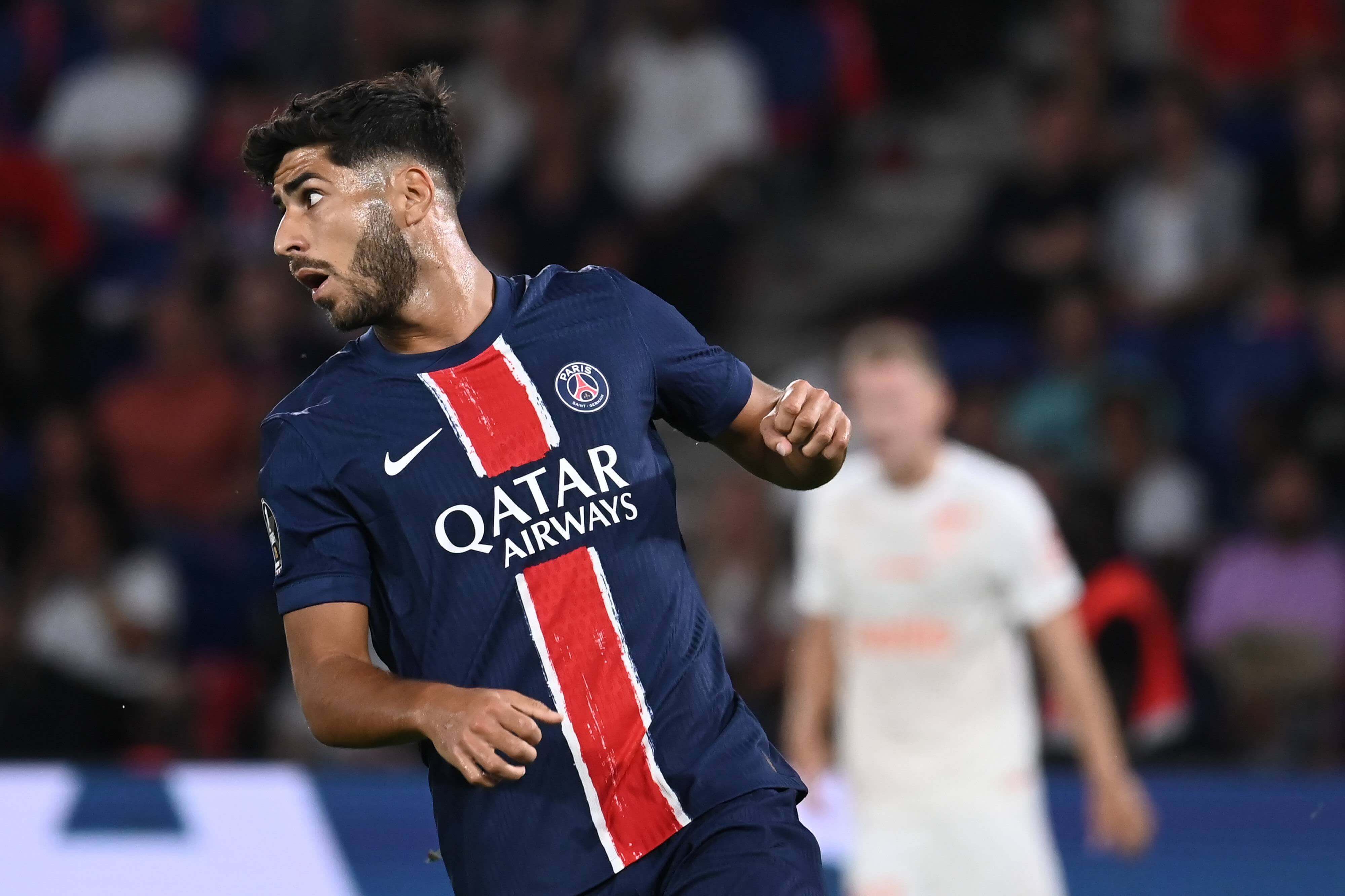  Marco Asensio jugando un partido con el PSG.