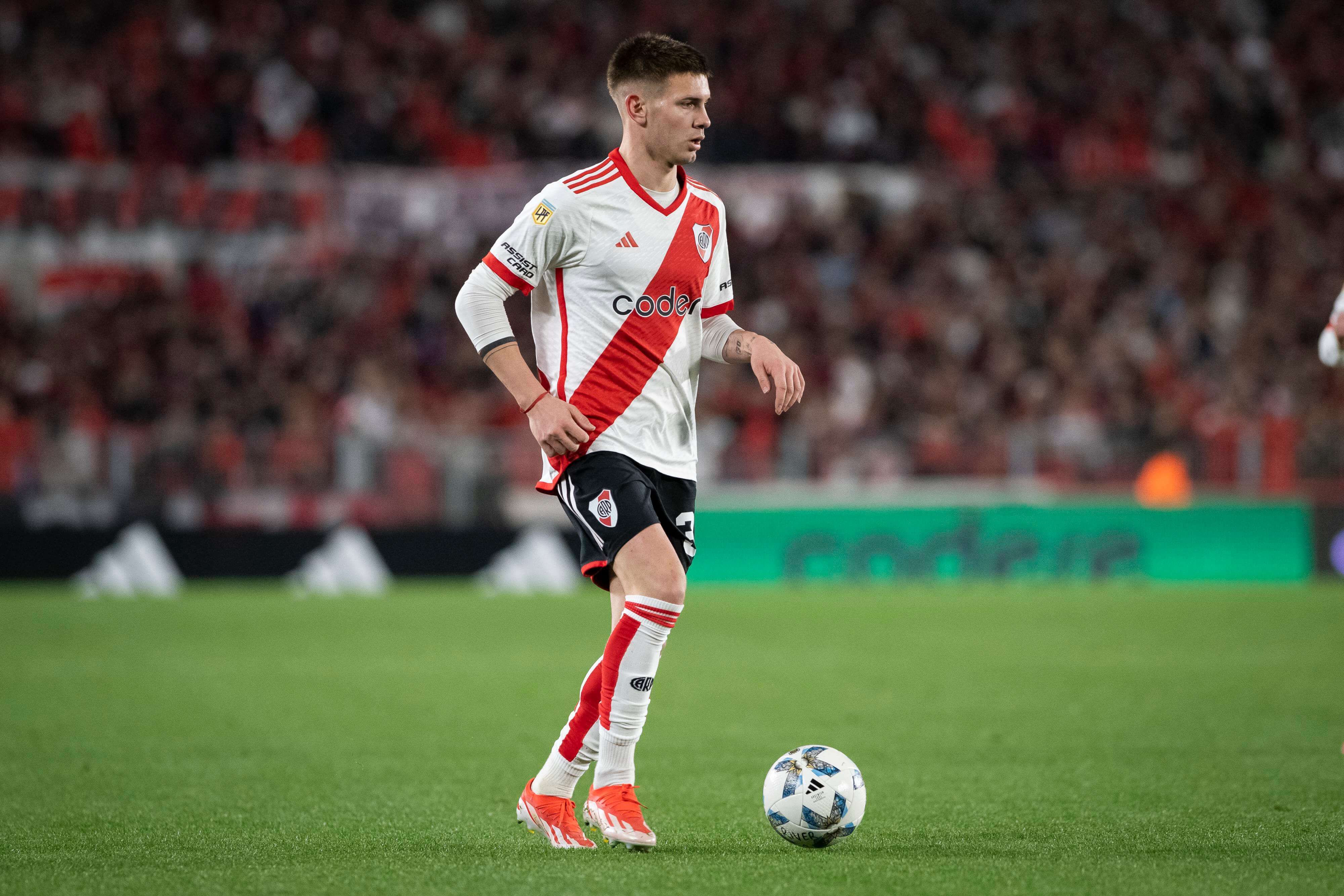  Mastantuono, con la camiseta de River Plate (Foto:Cordon Press).