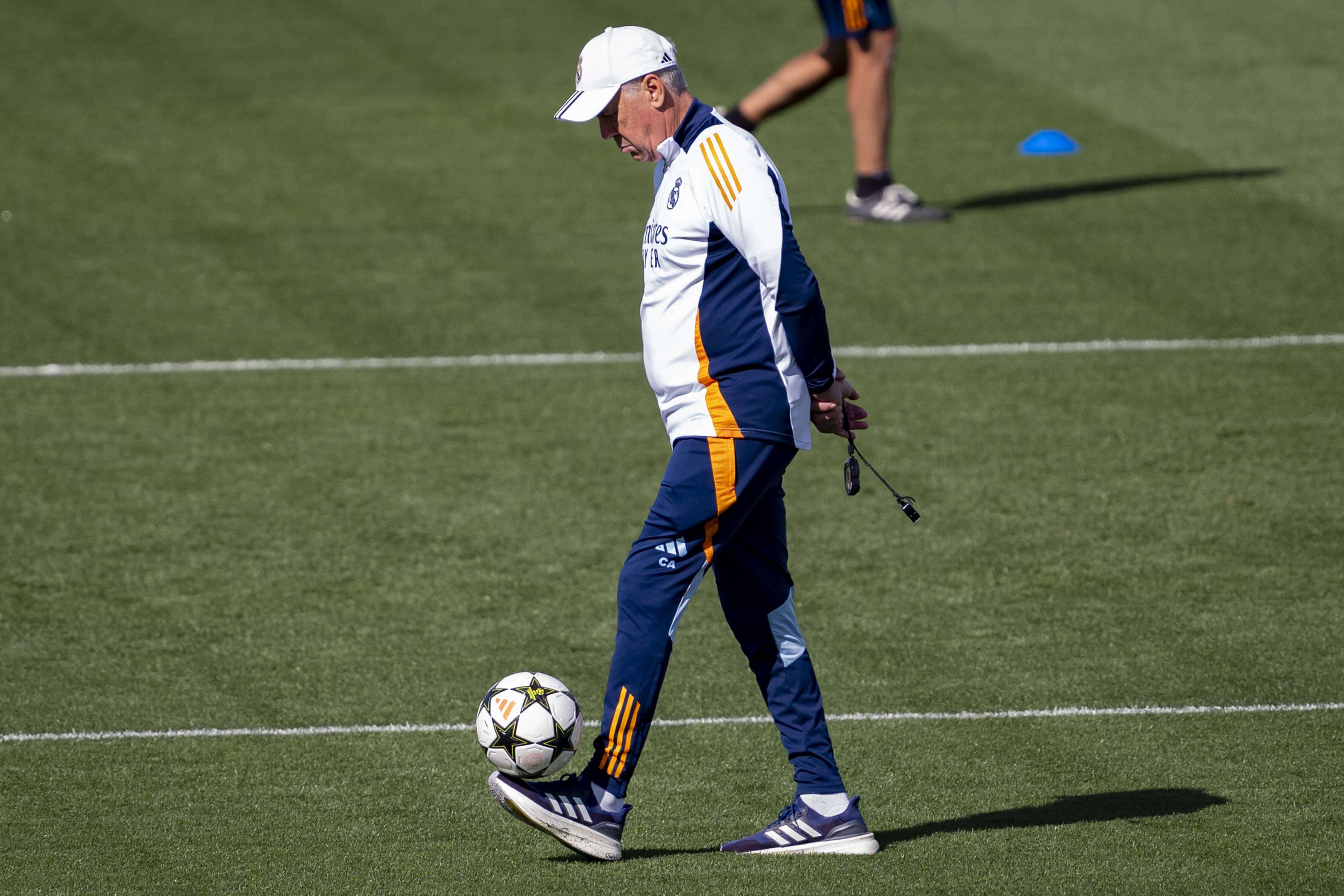 Carlo Ancelotti, en un entrenamiento con el Real Madrid para la Champions.