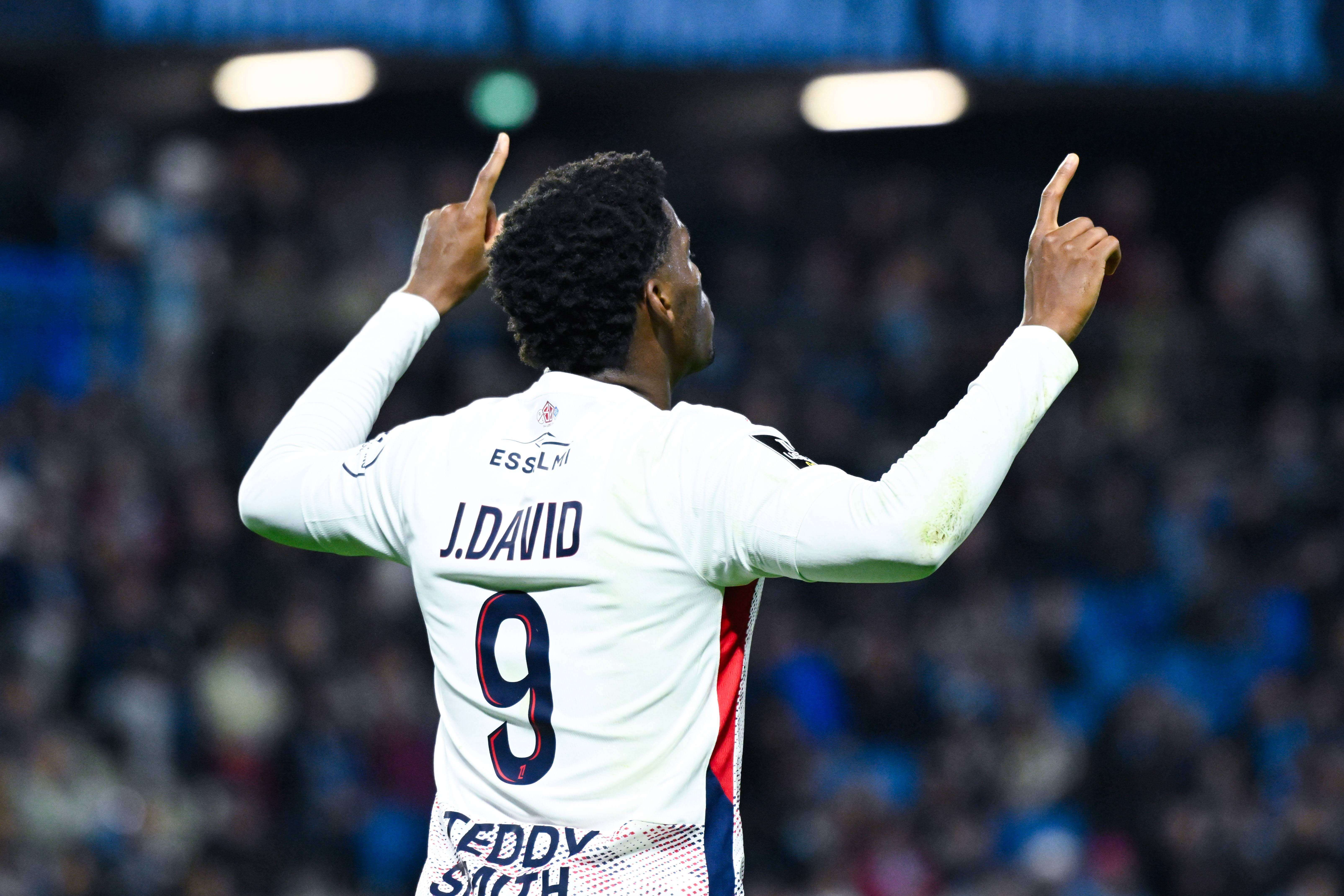 Jonathan David, en un partido con el Lille.