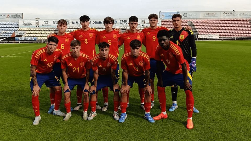  Antonio Cordero, con el '16' en la selección sub 19.