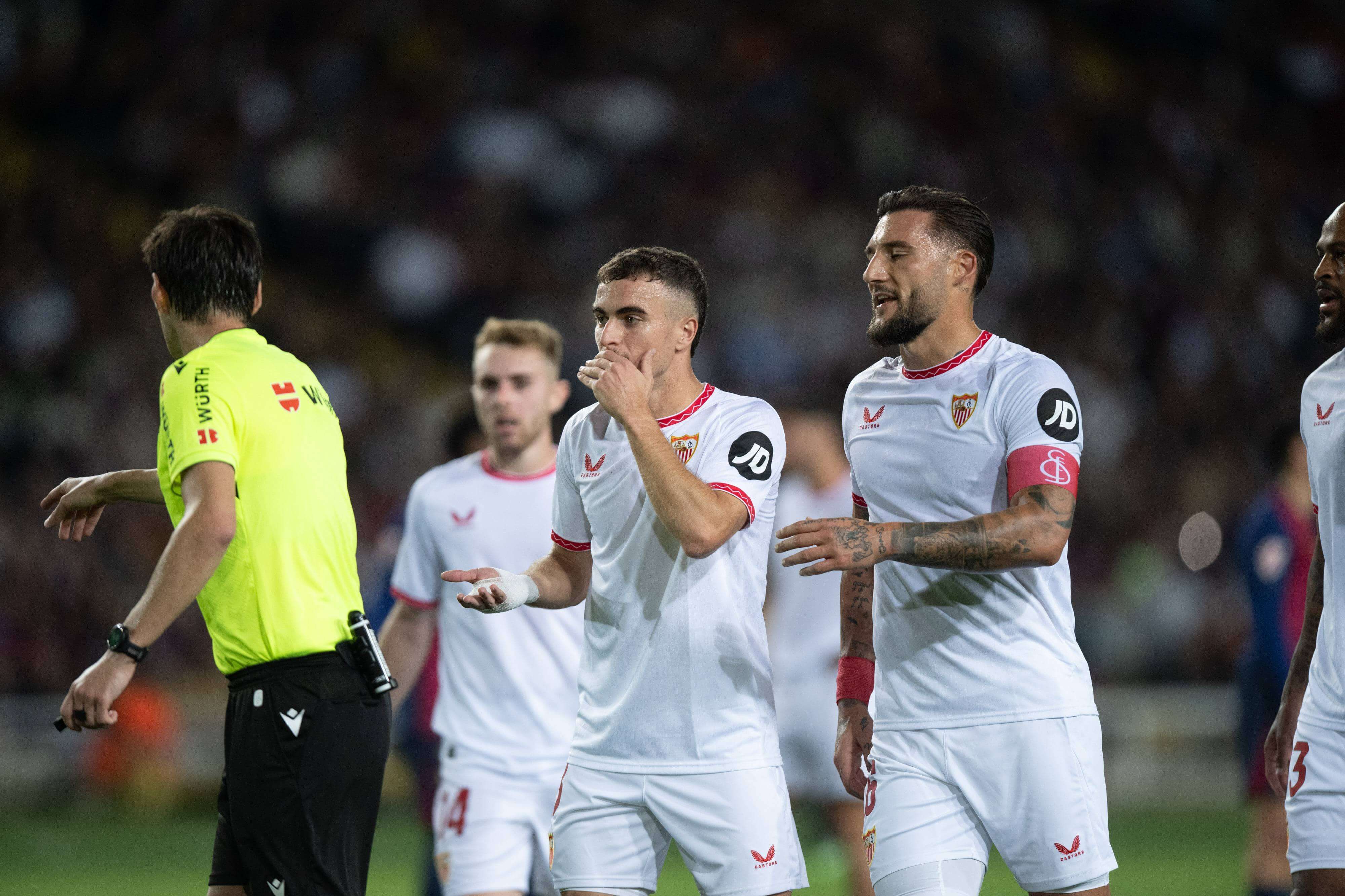  Pedrosa y Gudelj, protestando a Ricardo de Burgos Bengoetxea.