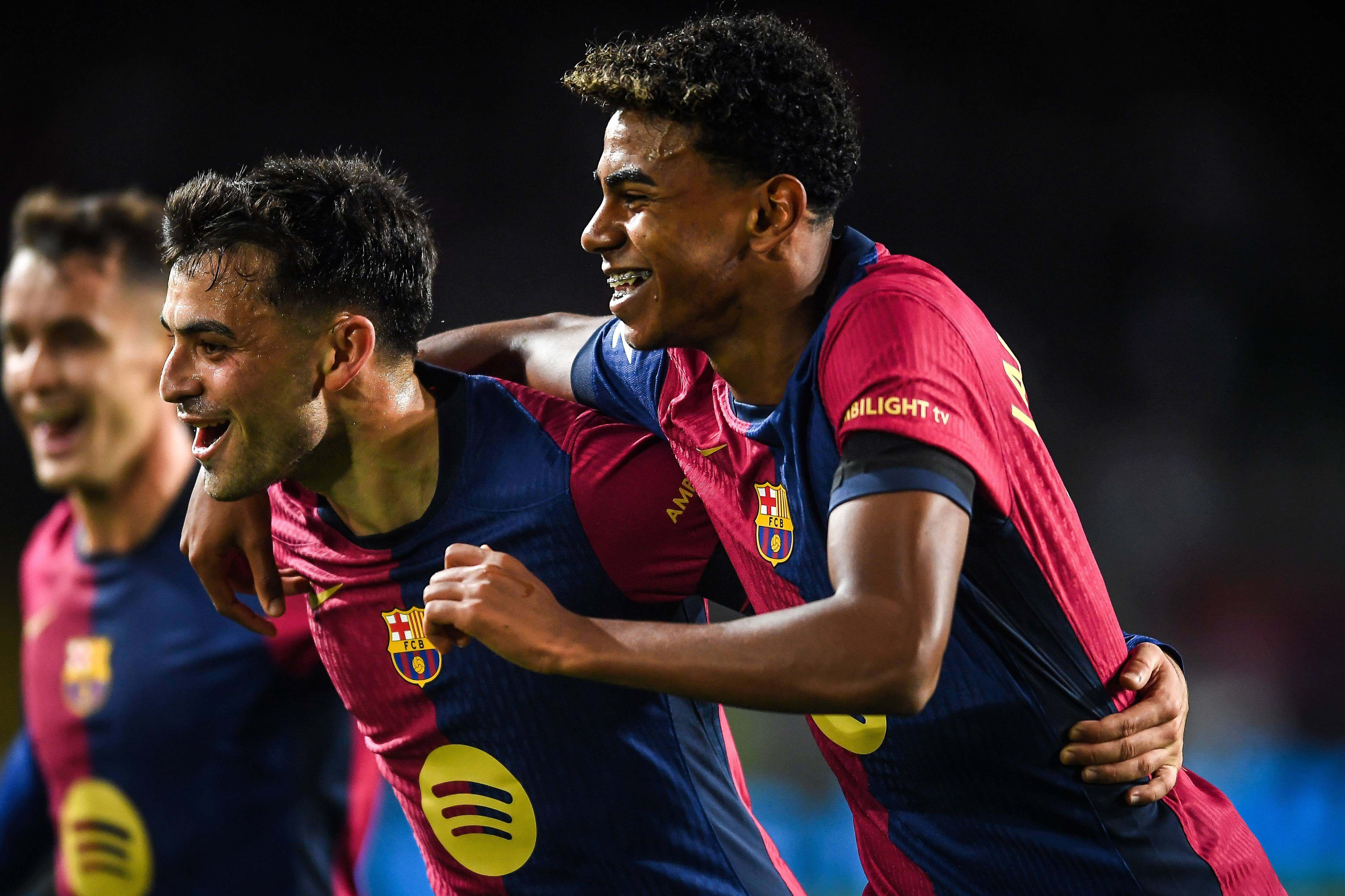 Pedri González, con Lamine Yamal y Marc Casadó al fondo