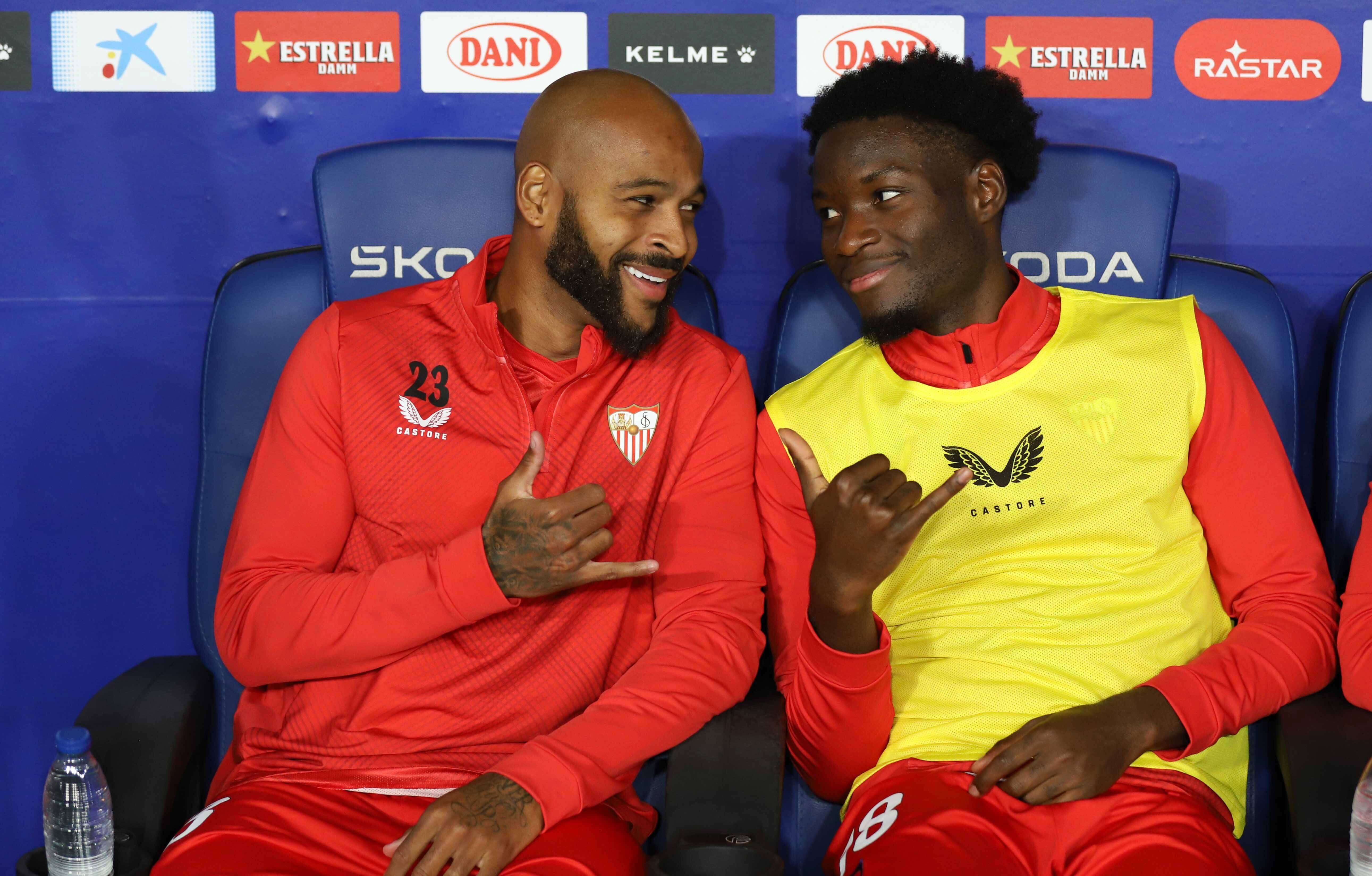 Agoumé y Marcao, en el banquillo en el Espanyol-Sevilla.