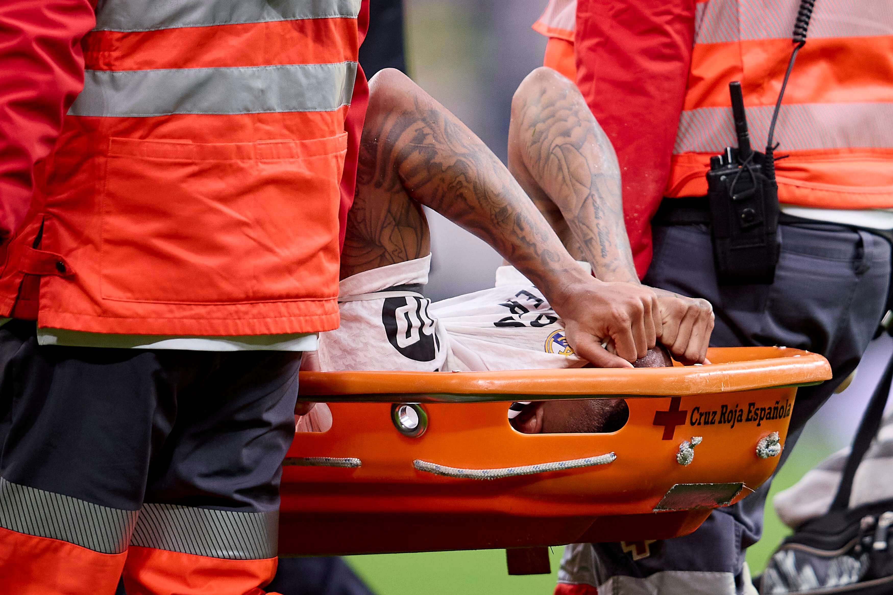  Militao durante su lesión con el Real Madrid (Cordon Press)