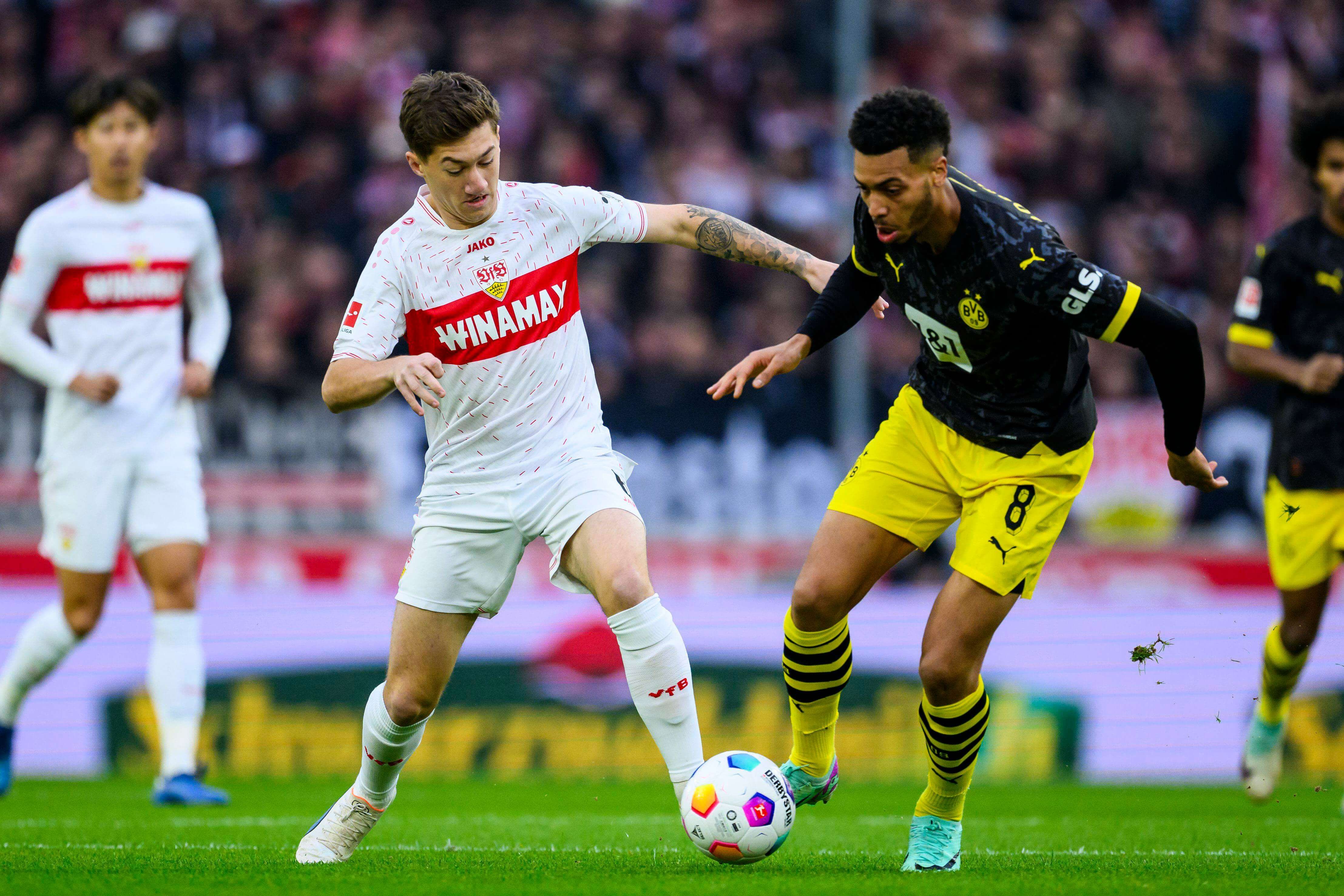  Angelo Stiller, en un partido con el Stuttgart.
