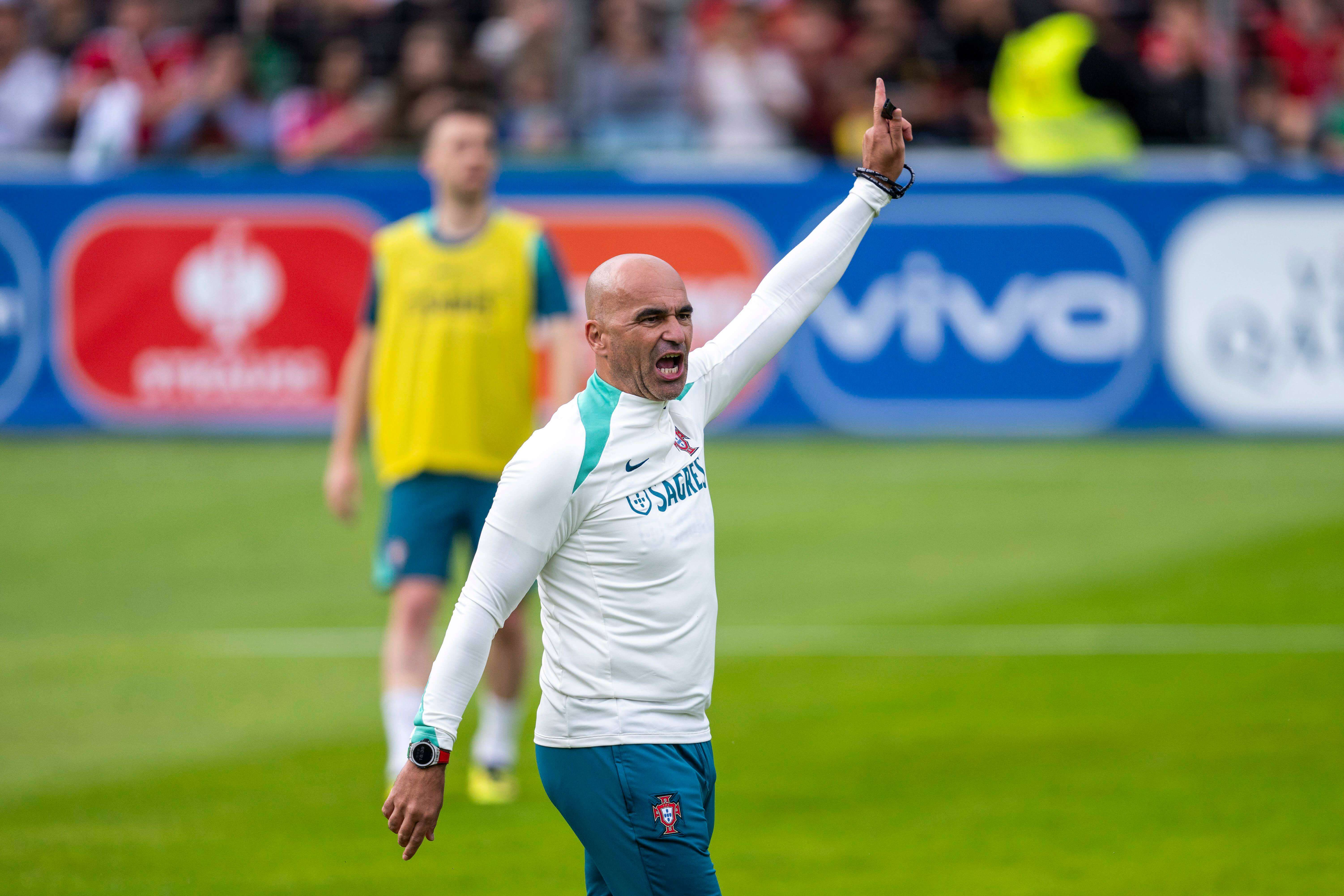  Roberto Martínez dirigiendo un entrenamiento de Portugal