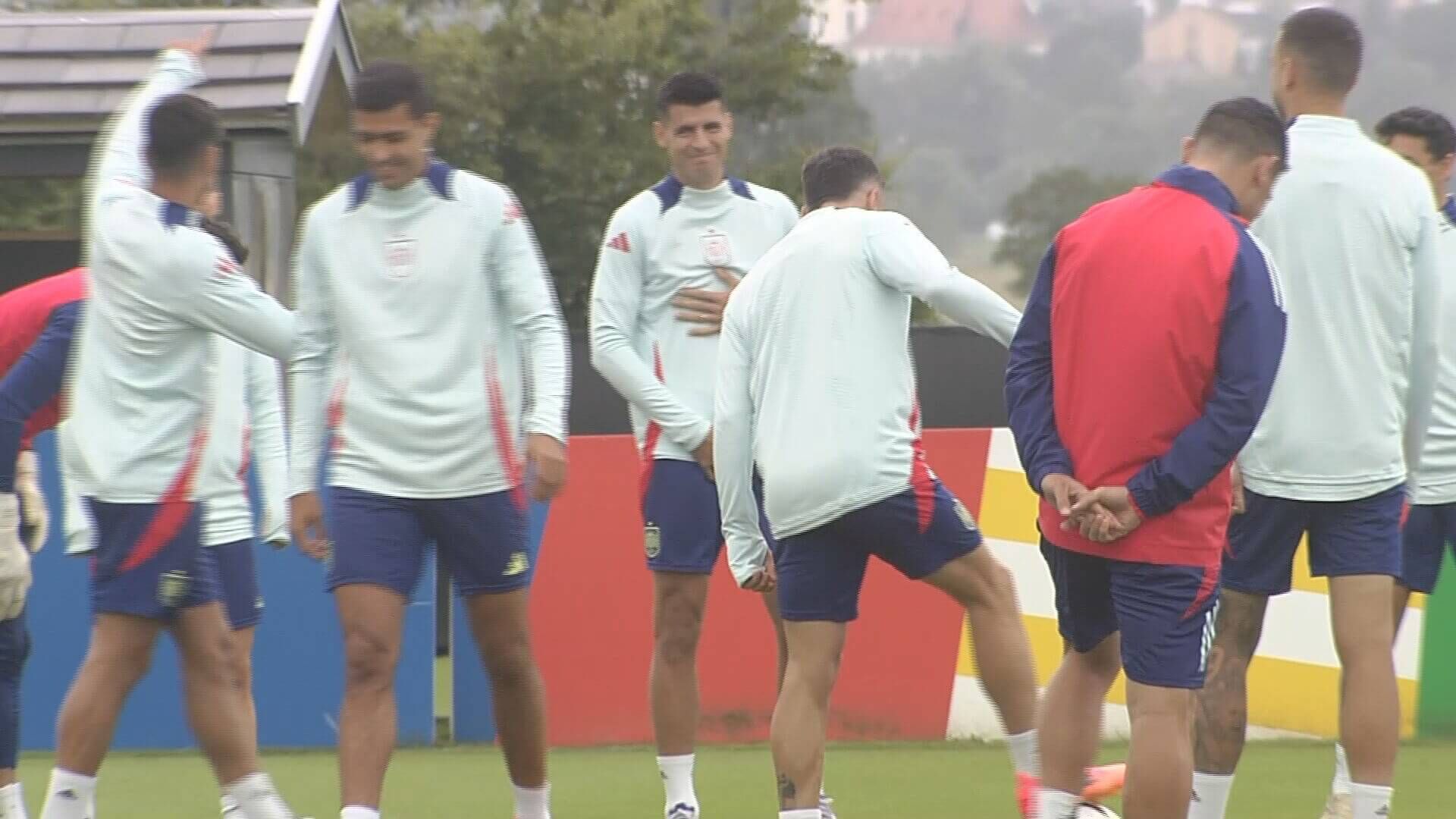 Ayoze Pérez recibe dos cañitos seguidos en el entrenamiento de la Selección: Morata no se podía