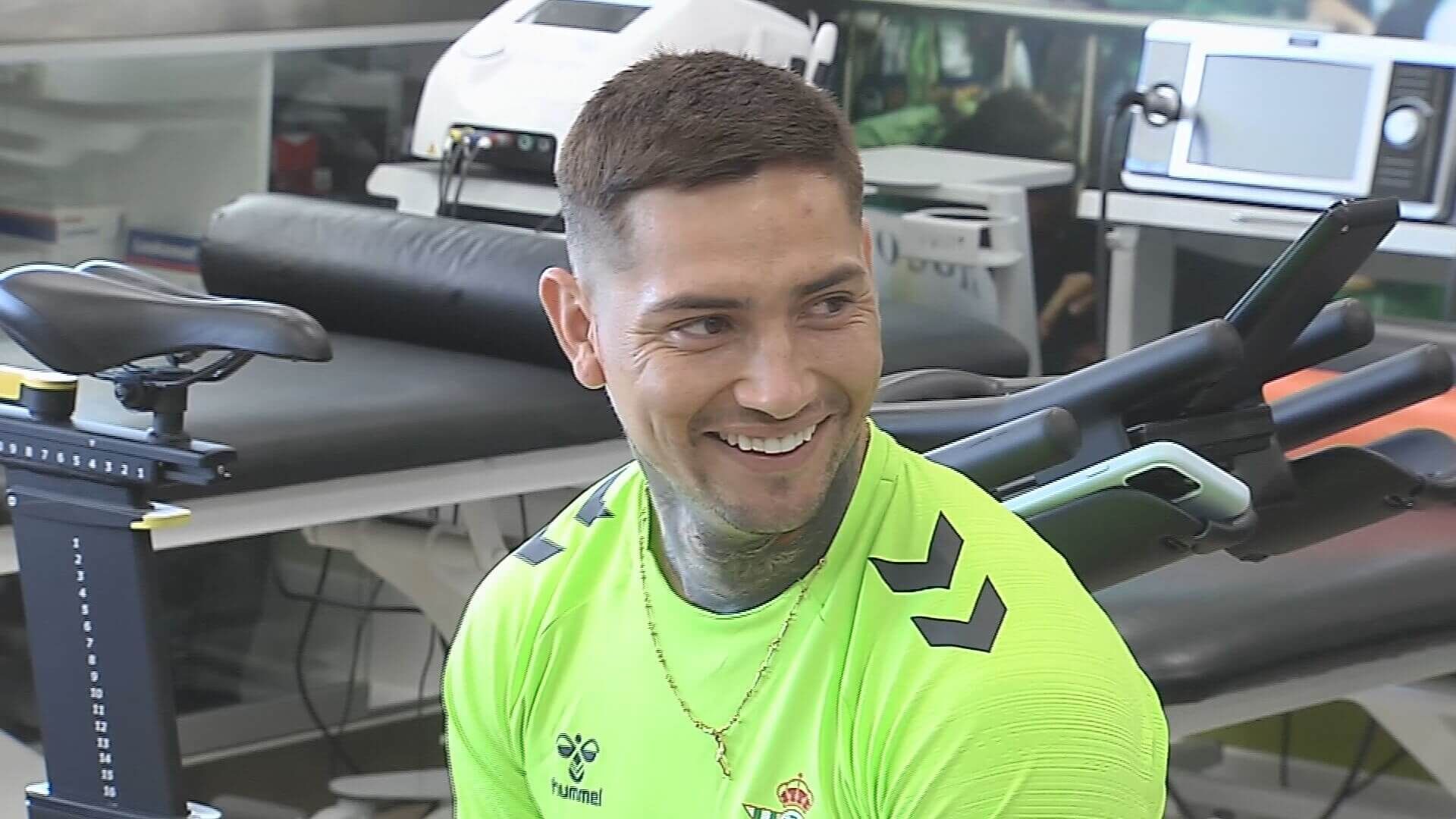  Chimy Ávila en el reconocimiento médico del Real Betis (ElDesmarque)