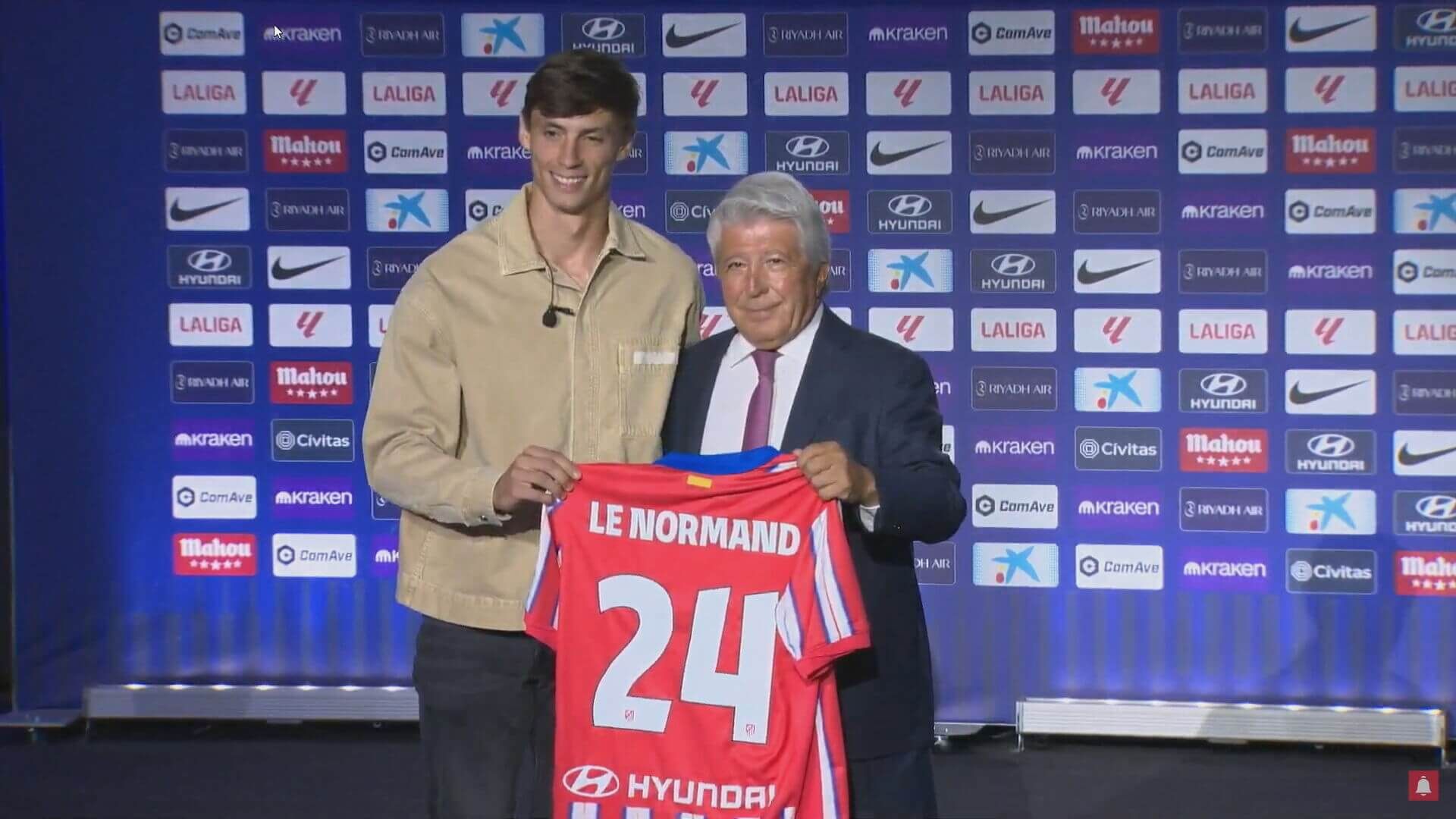  Robin Le Normand y Enrique Cerezo, en su presentación (Atlético de Madrid).