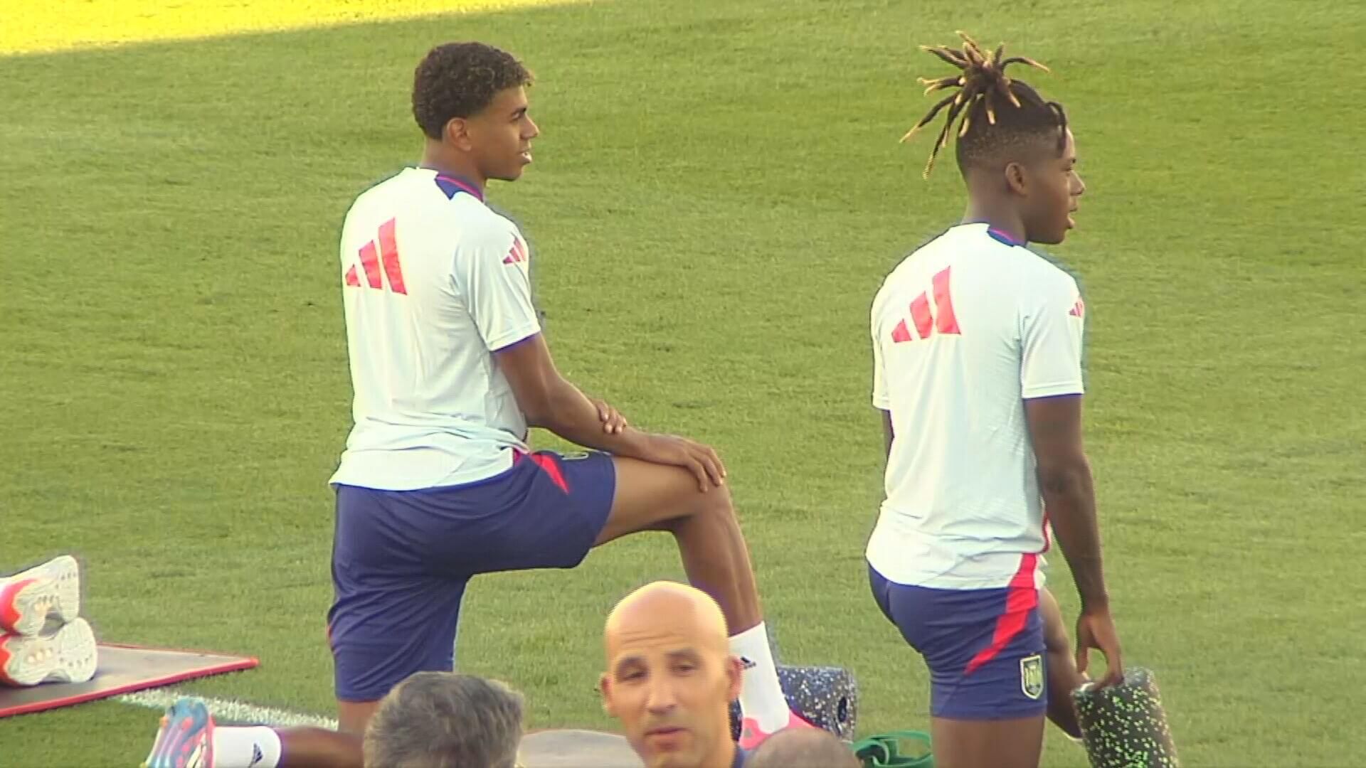  Nico Williams y Lamine Yamal durante el entrenamiento de la Selección
