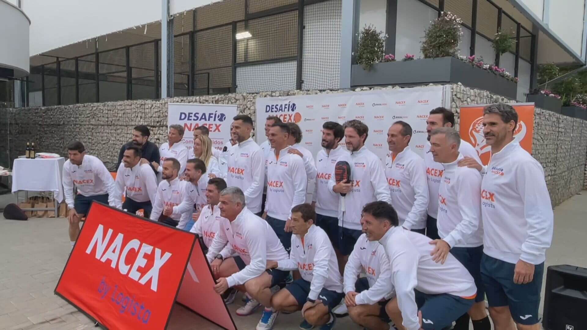  Varios ex jugadores en un evento de NACEX