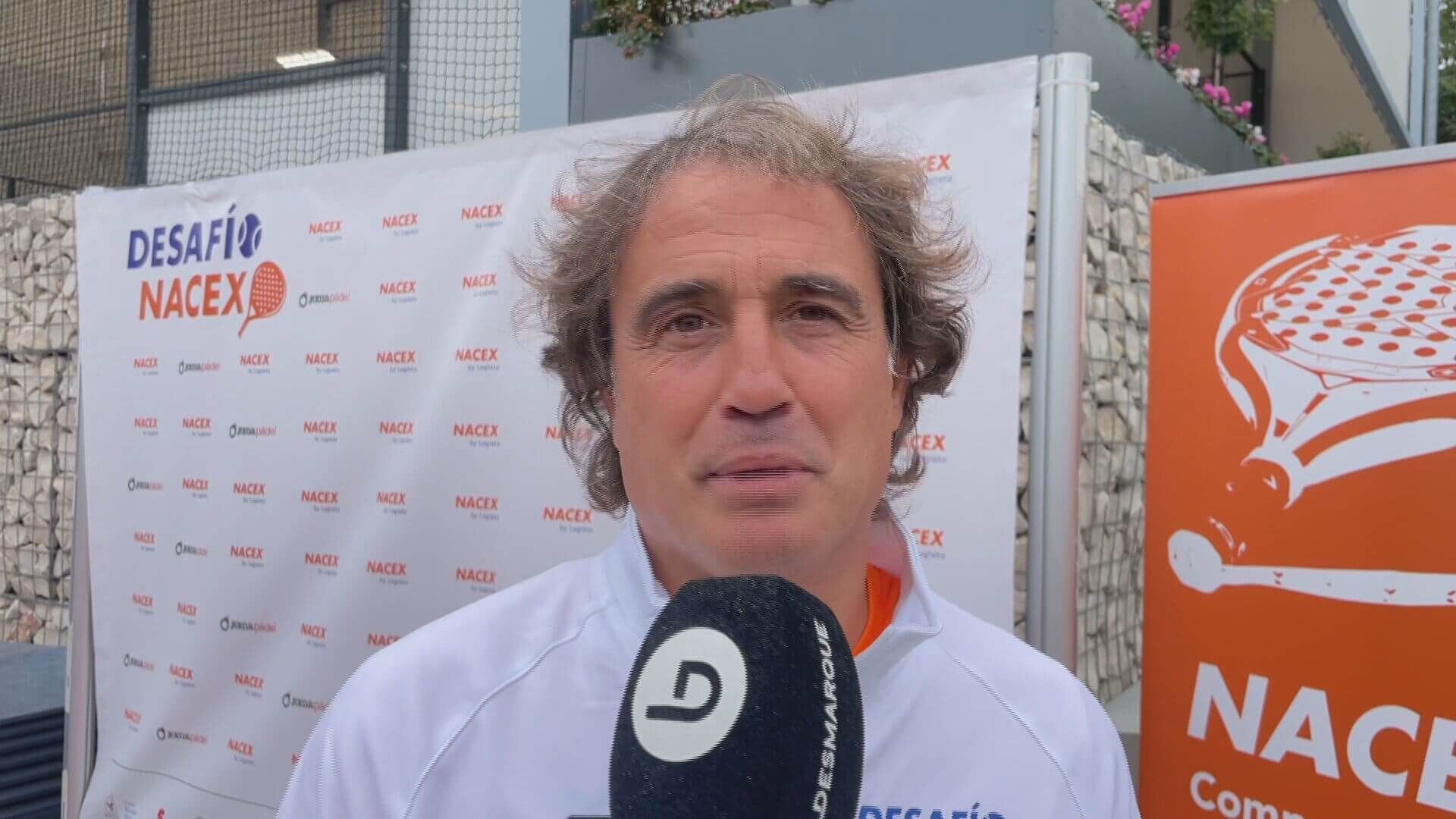  Santi Ezquerro atiende a ElDesmarque