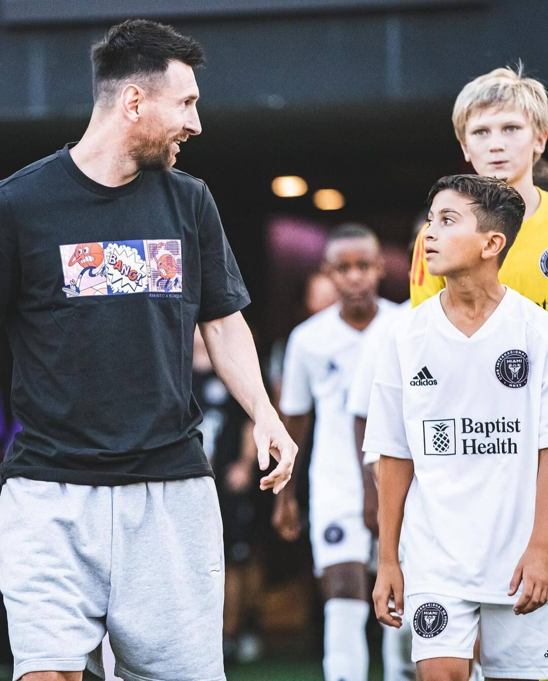  Messi, junto a su hijo.