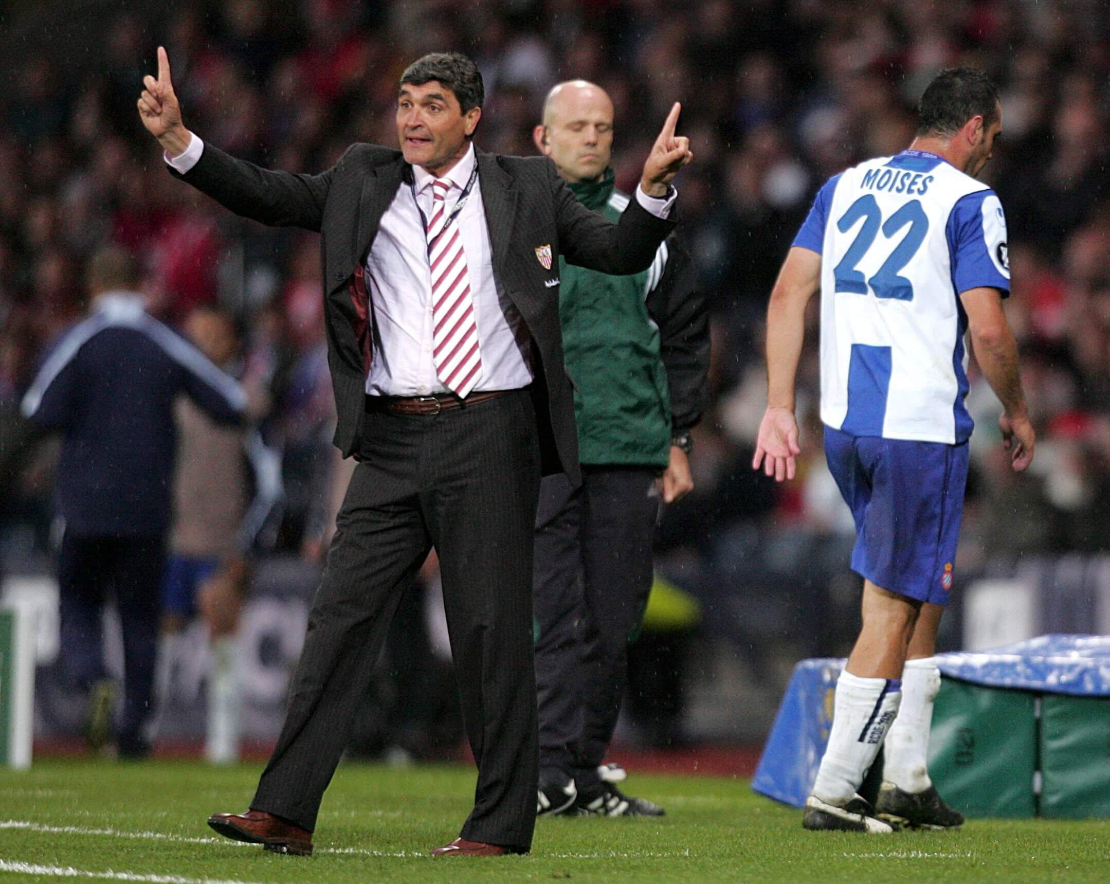 Juande Ramos, dirigiendo al Sevilla en la final de la Copa de la UEFA de 2007.
