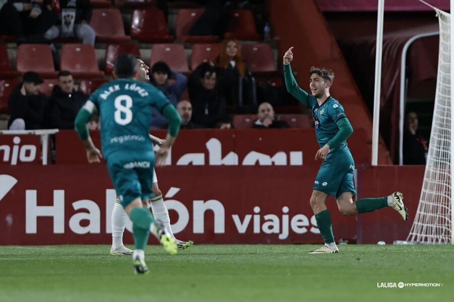  Iker Losada marca ante el Albacete en LALIGA Hypermotion.