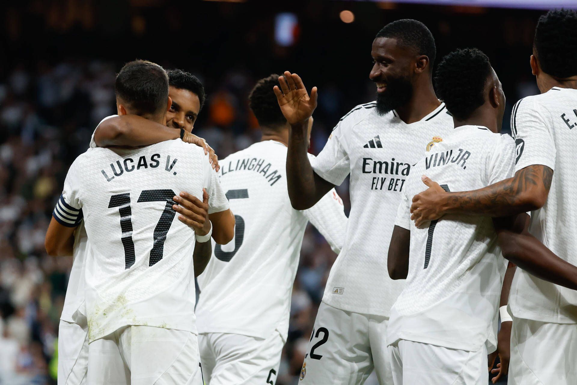  Lucas Vázquez celebra el gol con sus compañeros en el Real Madrid-Alavés (FOTO: Cordón Press).