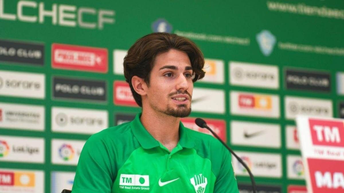Álex Collado, en una conferencia de prensa (Foto: EFE)