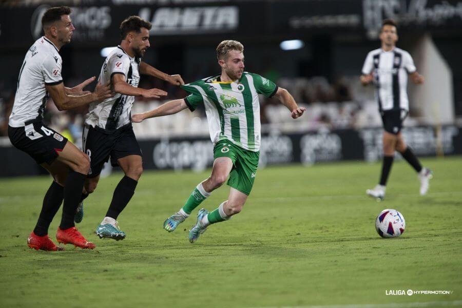 Peque, celebrando un gol con el Racing (Foto: LALIGA).