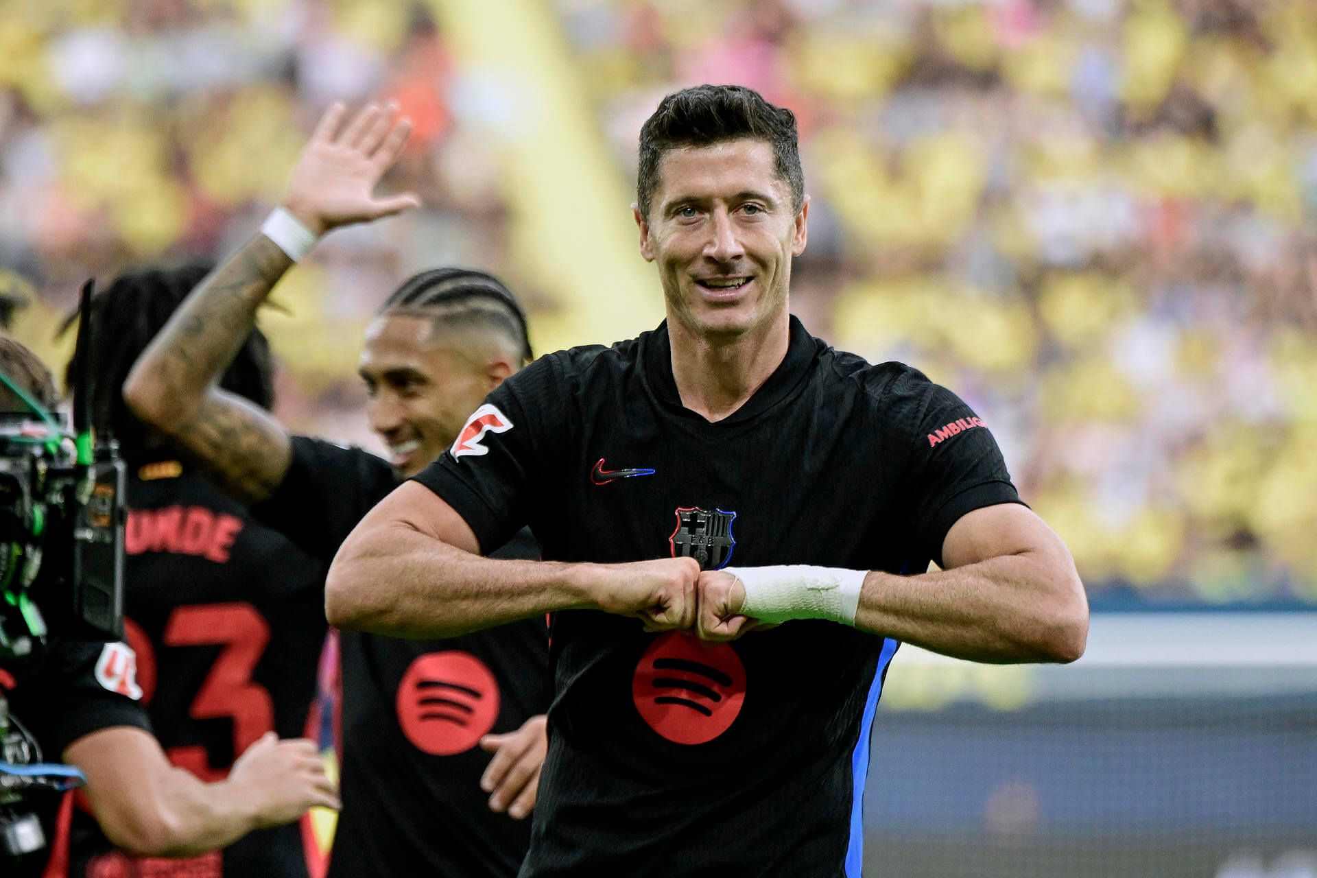  Lewandowski celebra uno de sus goles en el Villarreal-Barcelona (FOTO: EFE).