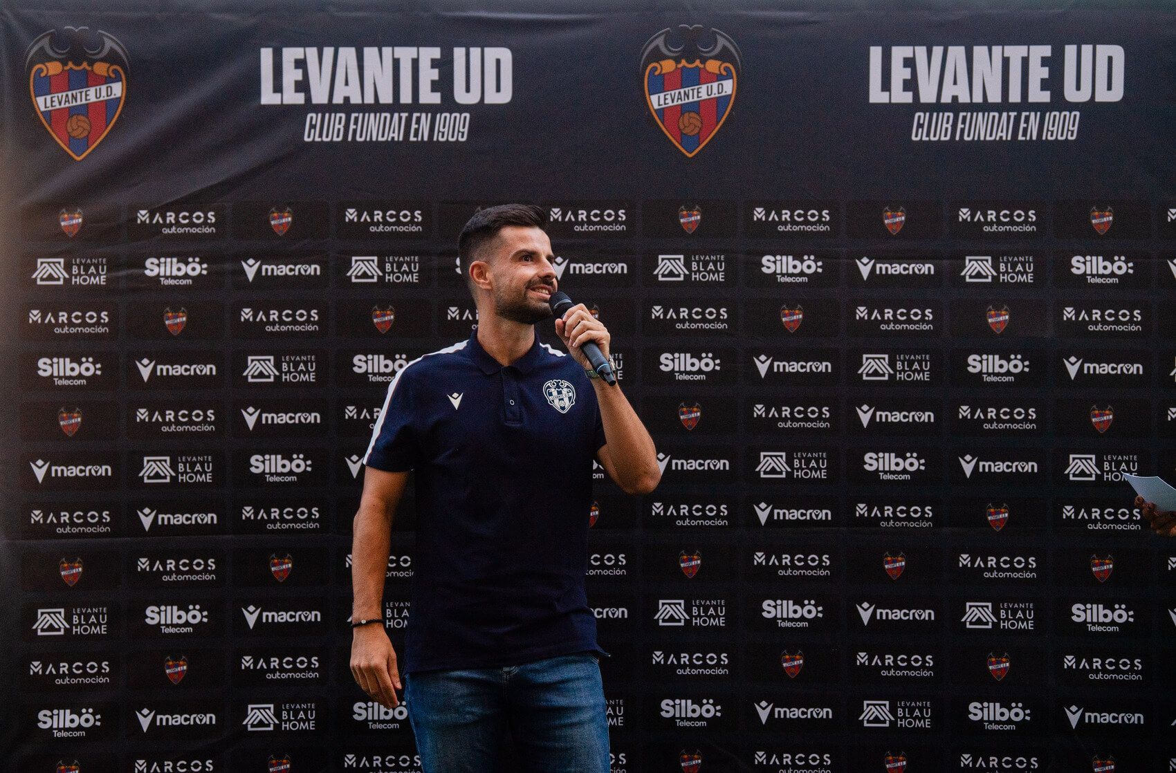  Roger Lamesa, durante el acto de presentación de las incorporaciones del pasado miércoles.