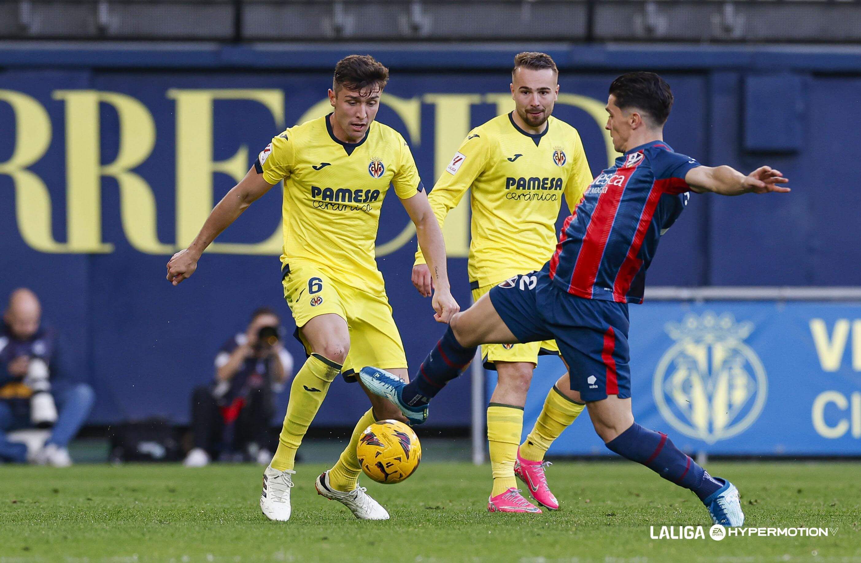  Alberto del Moral, jugador fichado por el Oviedo, con el Villarreal B.