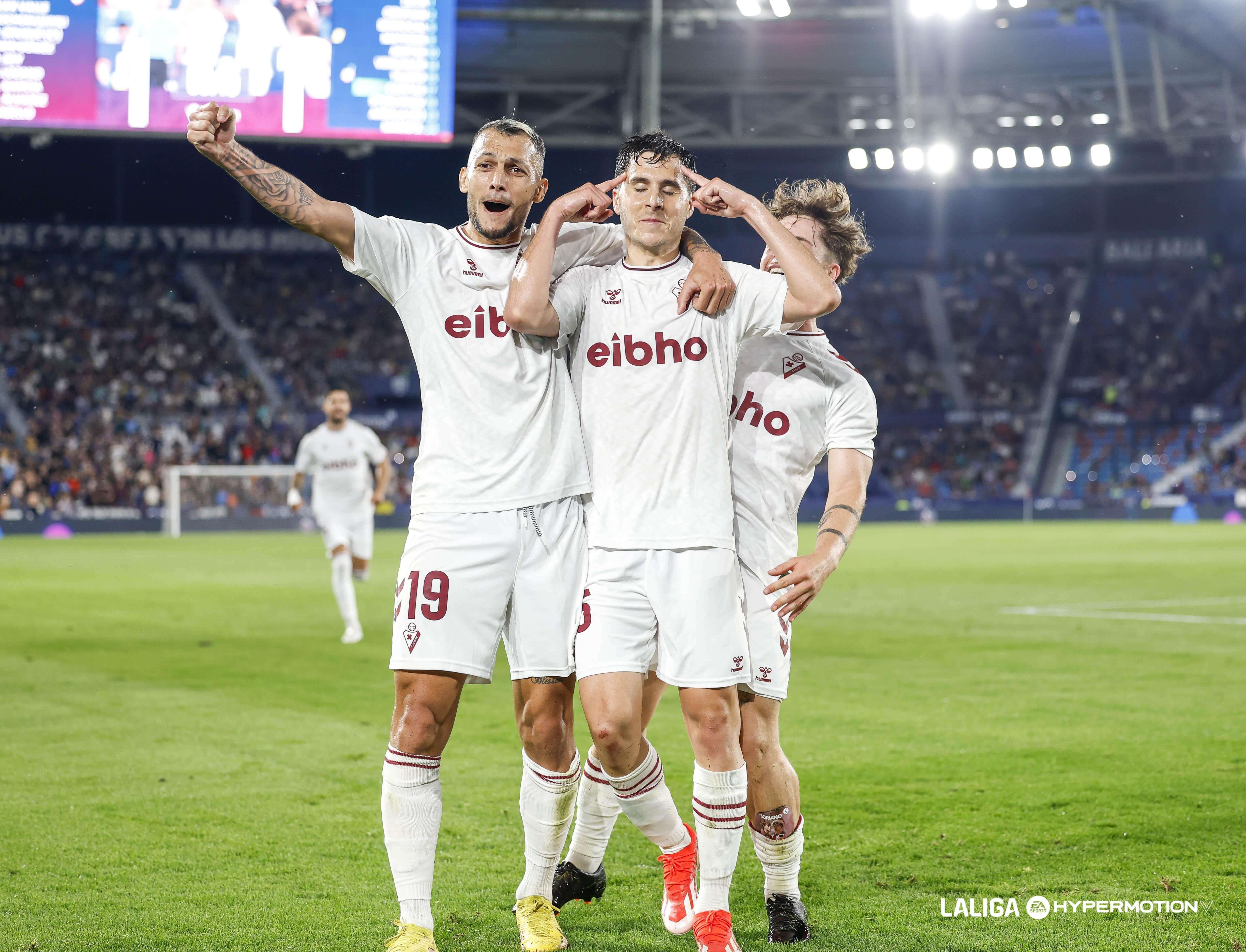  Álvaro Tejero, lateral que gusta al Dépor, celebra un gol.
