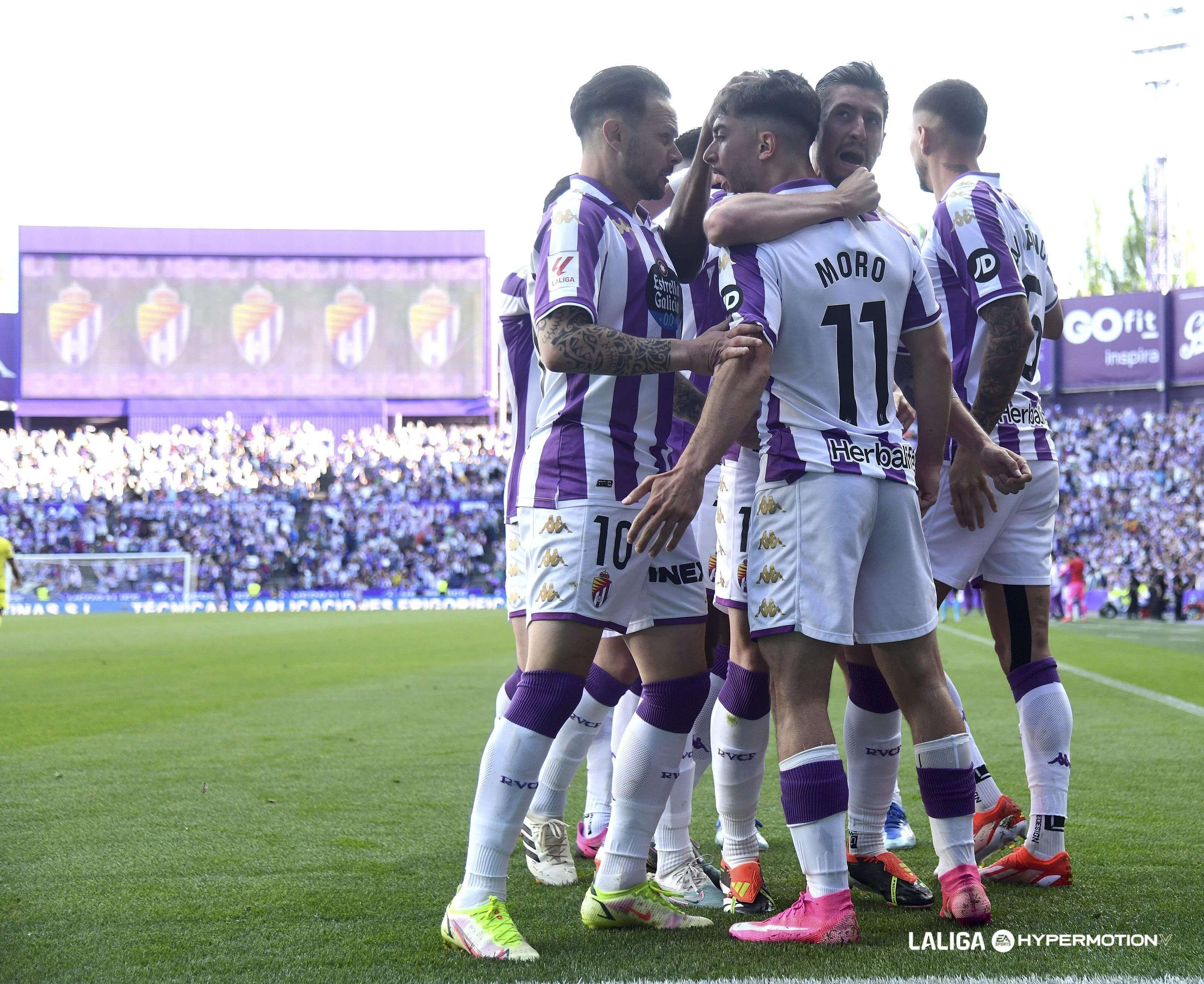  Los jugadores del Valladolid celebran el gol de Moro al Villarreal B.