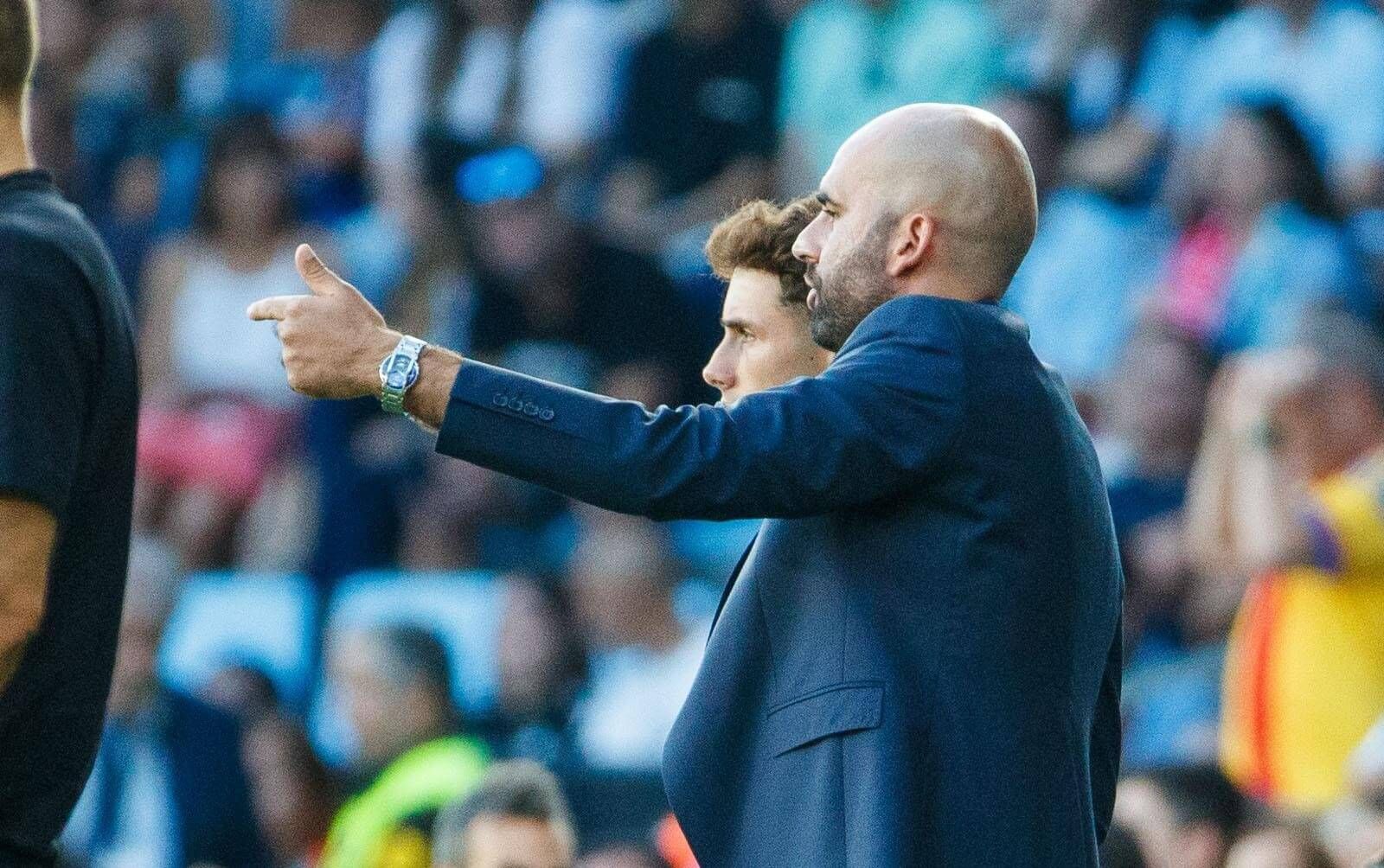  Claudio Giráldez da instrucciones en el Celta - Valencia.
