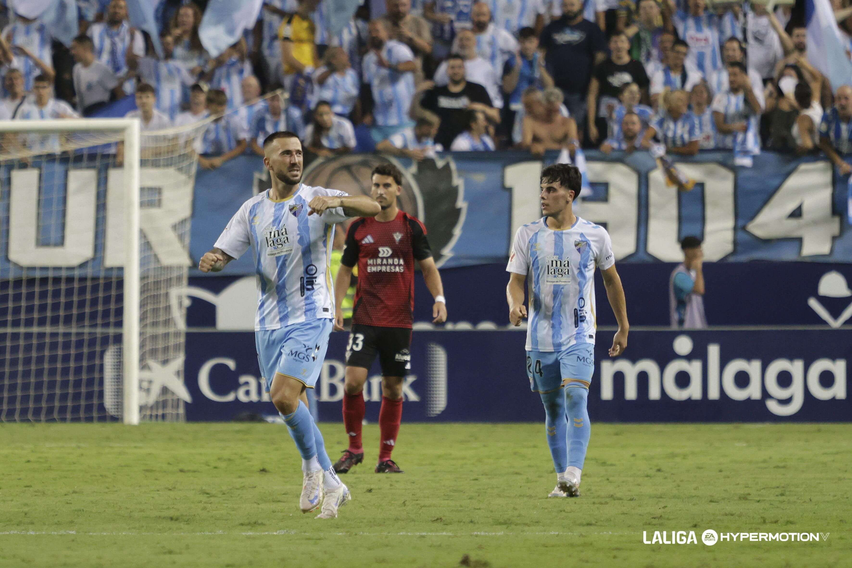  Celebración de gol de Dioni Villalba en el Málaga - Mirandés.