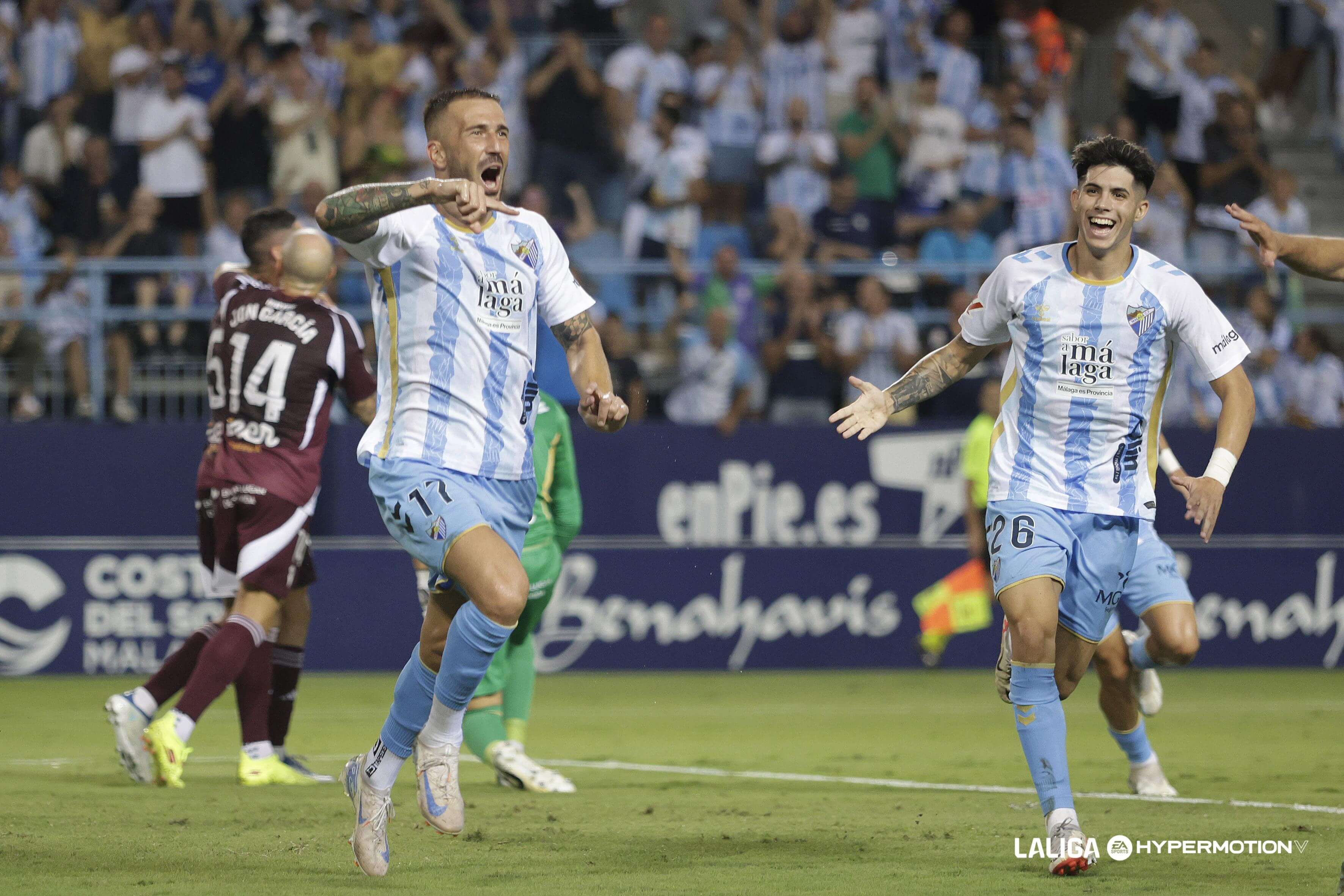  Dioni celebra su gol al Albacete junto a Cordero.