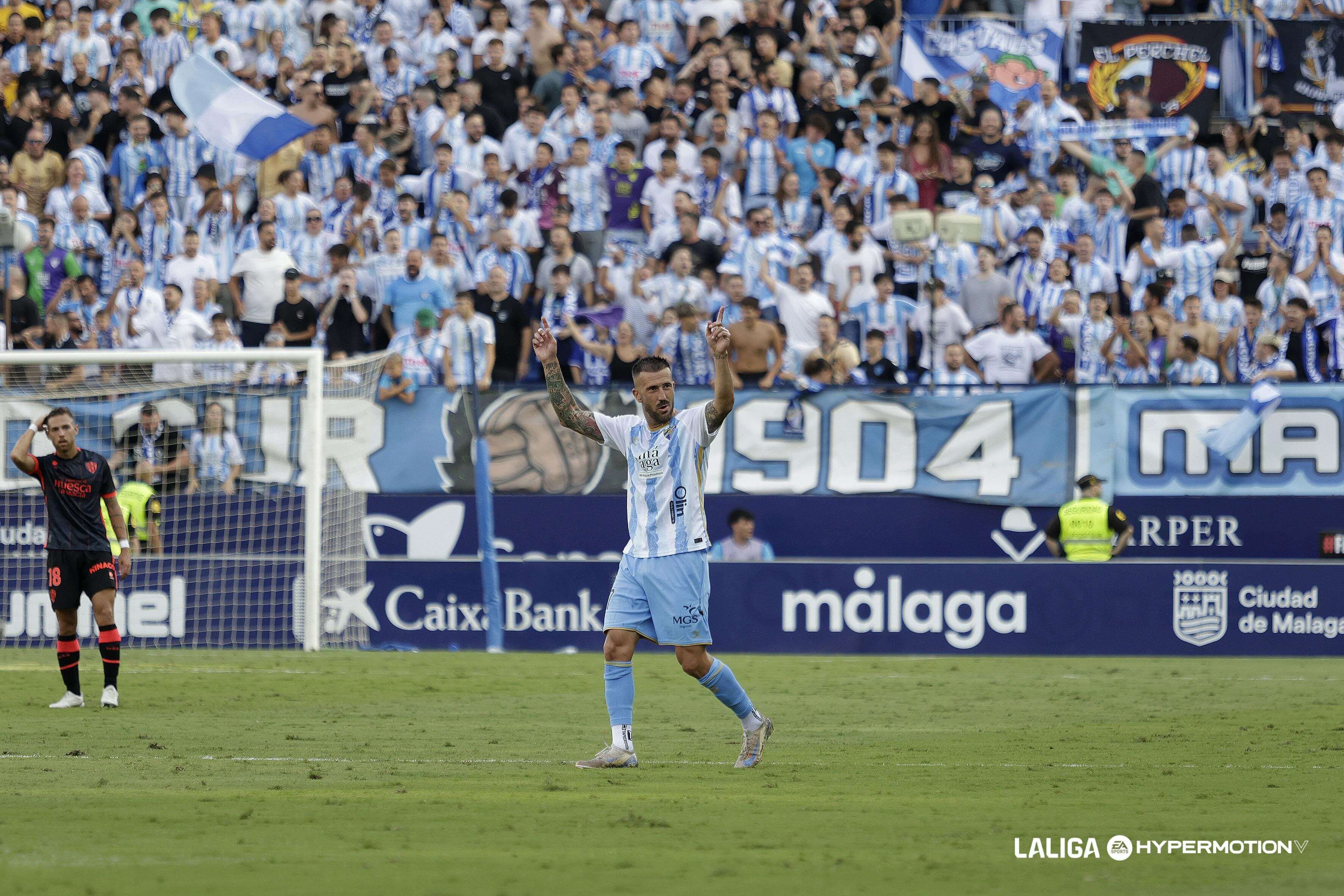  Dioni celebra su segundo gol de la temporada en el Málaga - Huesca.
