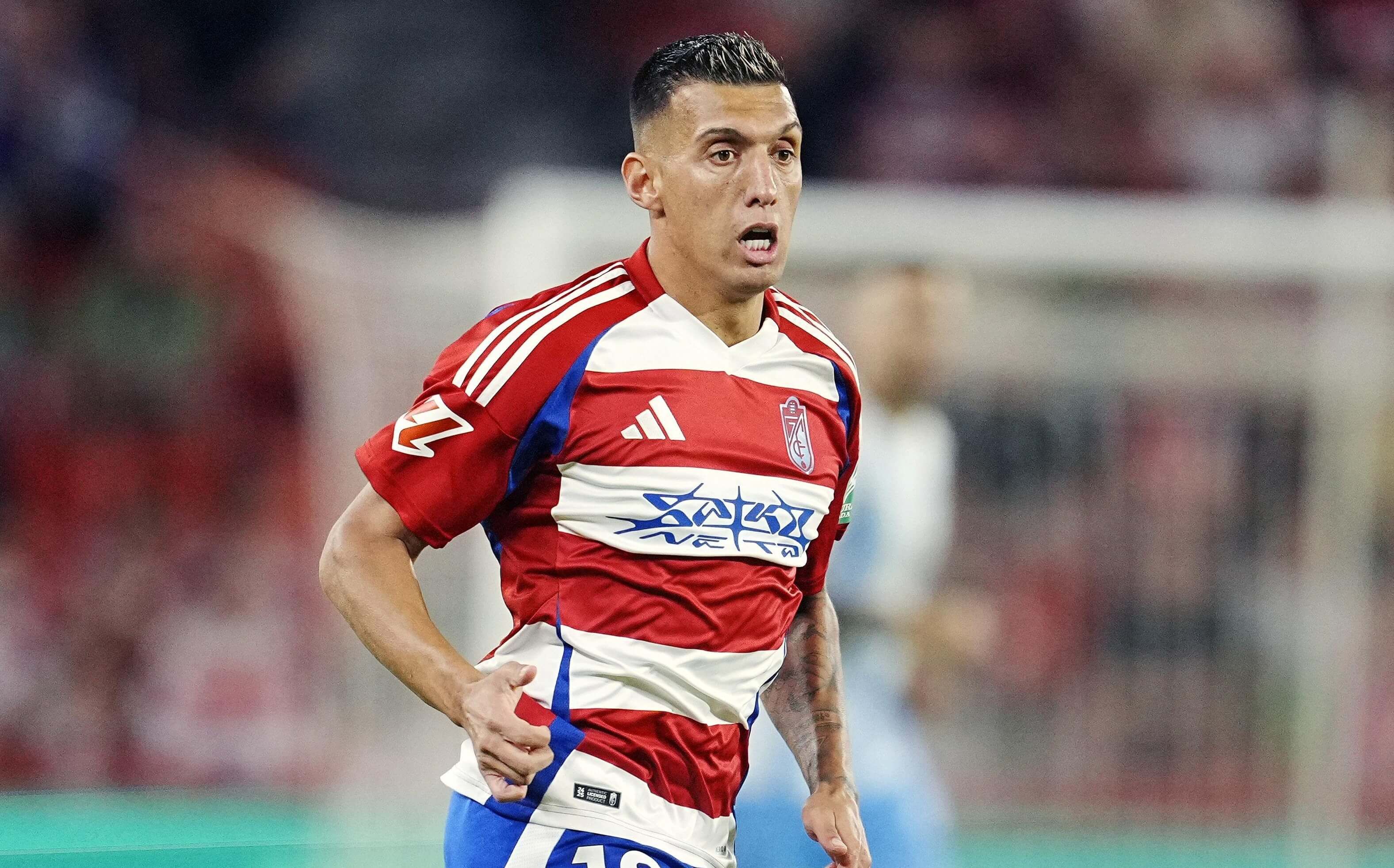 Myrto Uzuni, con el Granada.