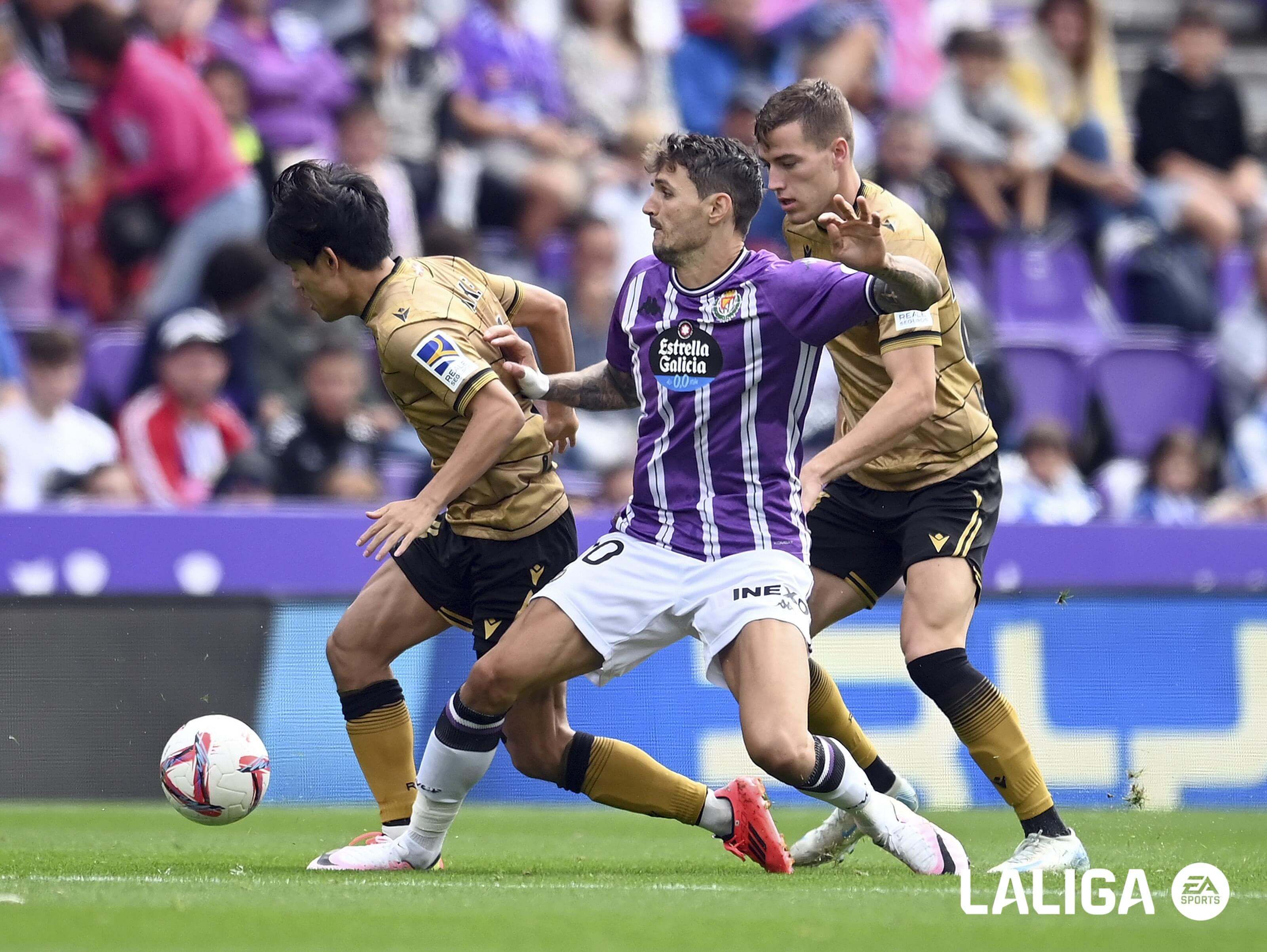  Kubo y Sucic en un lance del Valladolid - Real Sociedad.