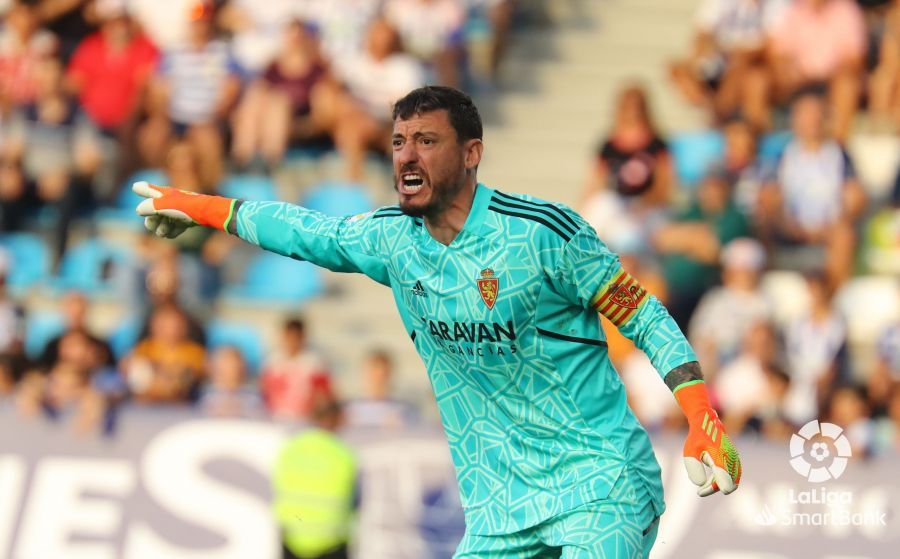 El guardameta Cristian Álvarez, durante el Ponferradina-Real Zaragoza.