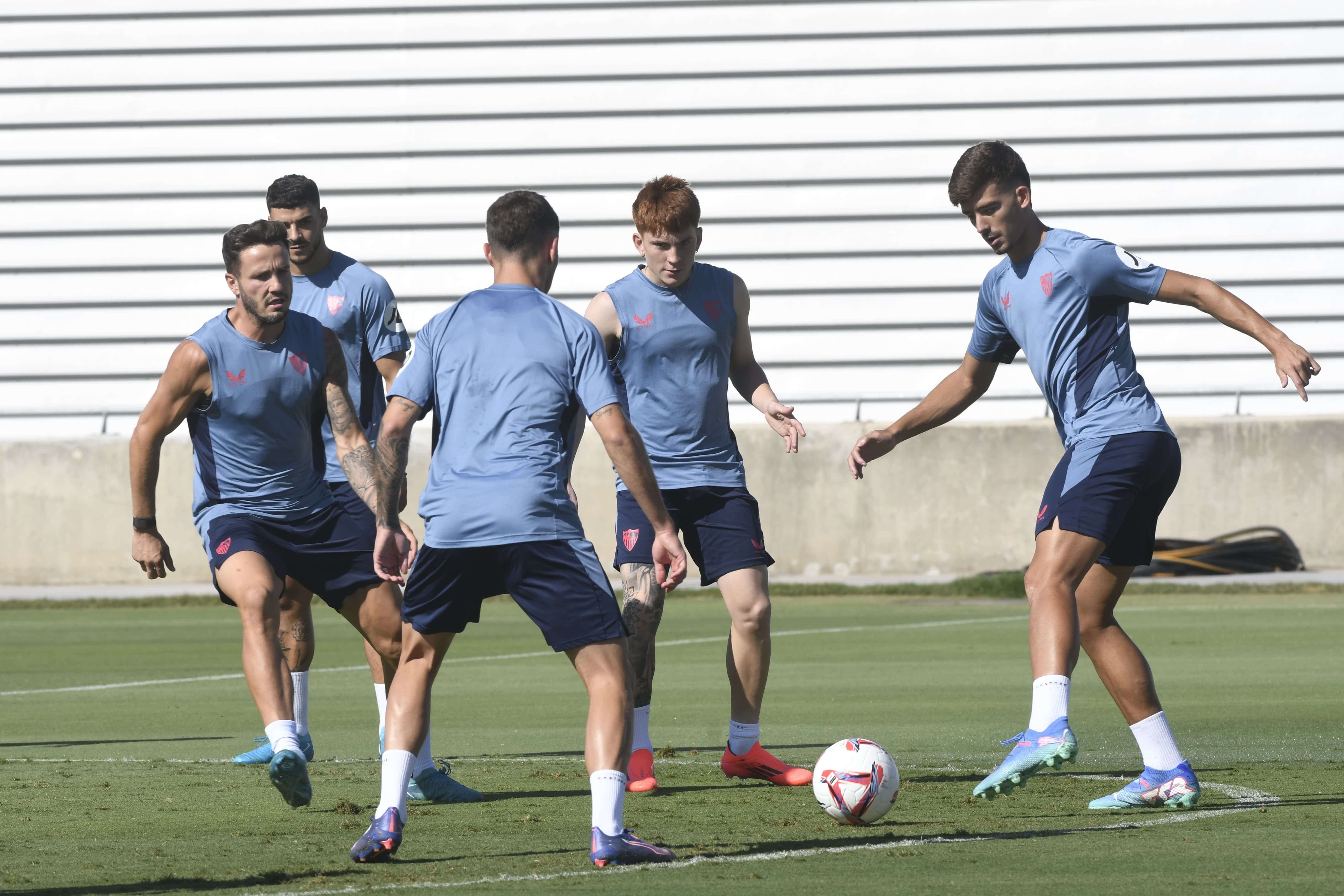  Kike Salas, Saúl y Barco, durante el entrenamiento.