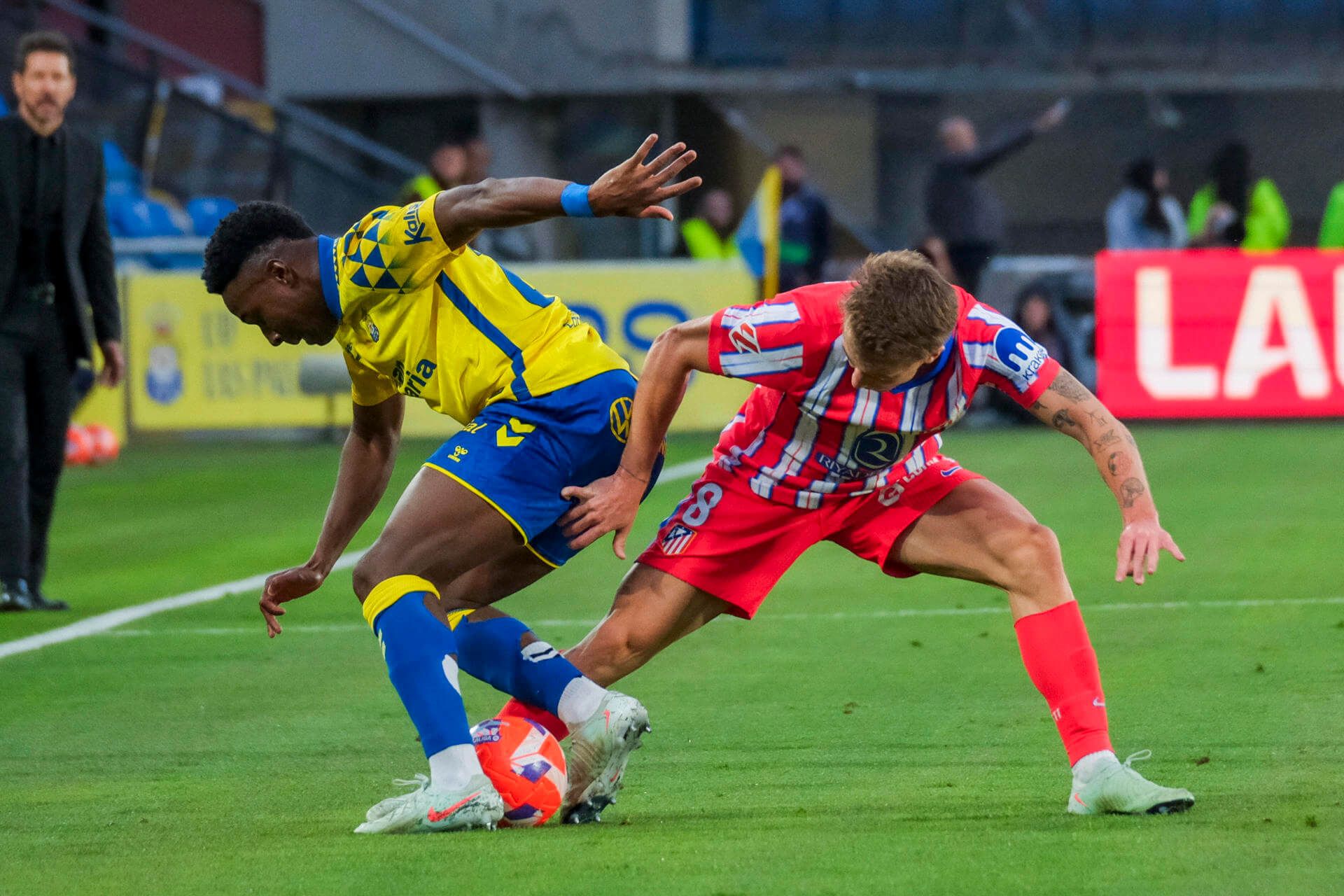 Pablo Barrios en Las Palmas - Atlético (EFE)