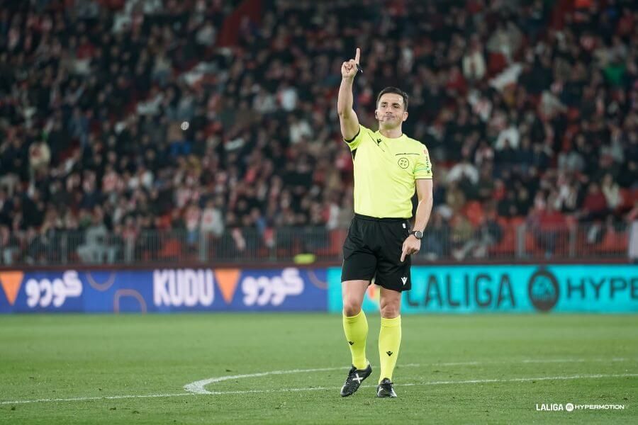 Ais Reig durante el Almería-Real Oviedo.