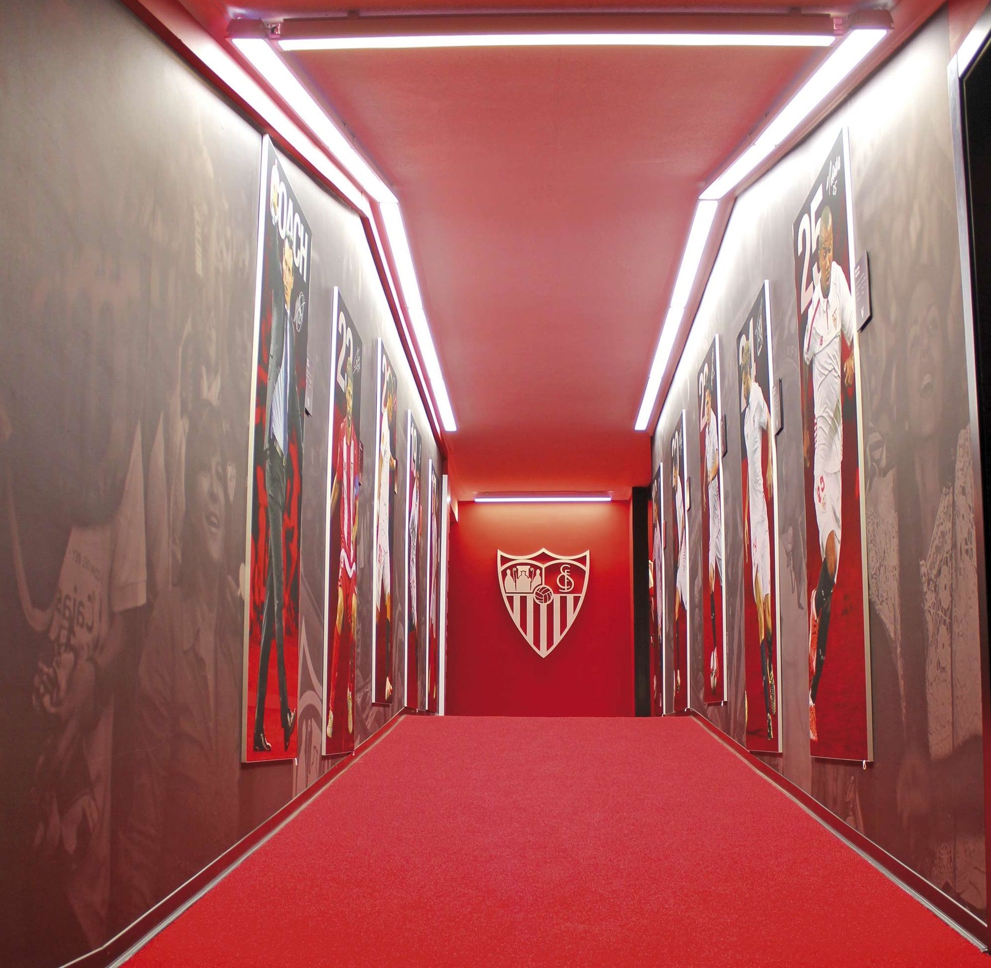 Actual pasillo de vestuarios, donde antes estaban los aposentos.