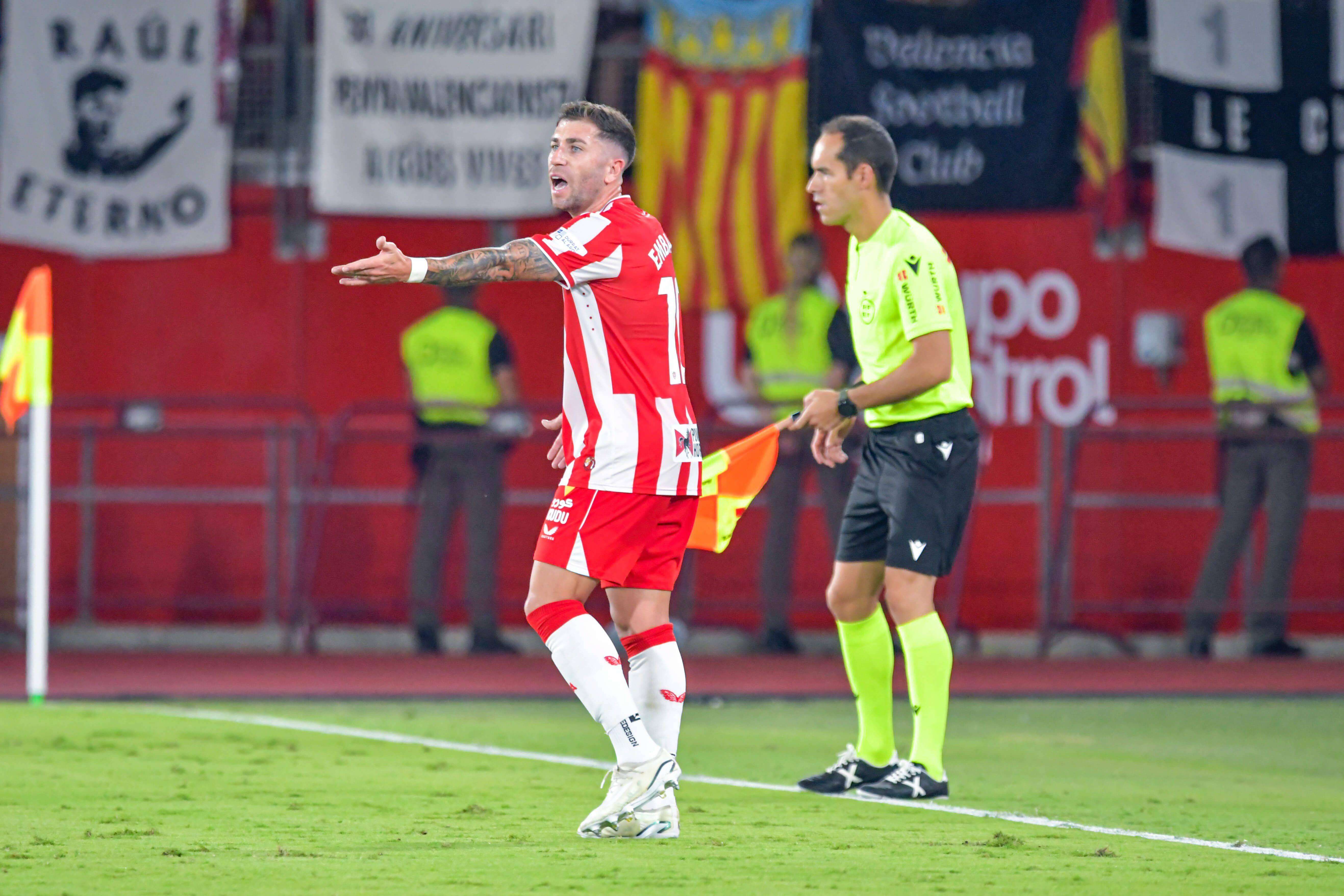 Adrián Embarba, otra opción para la banda del Valencia CF.