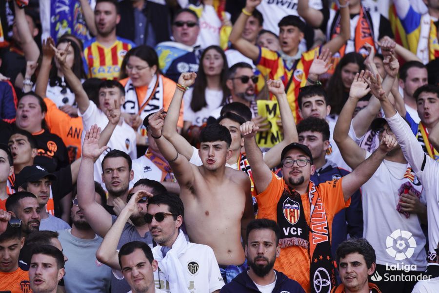 Afición del Valencia en Almería.