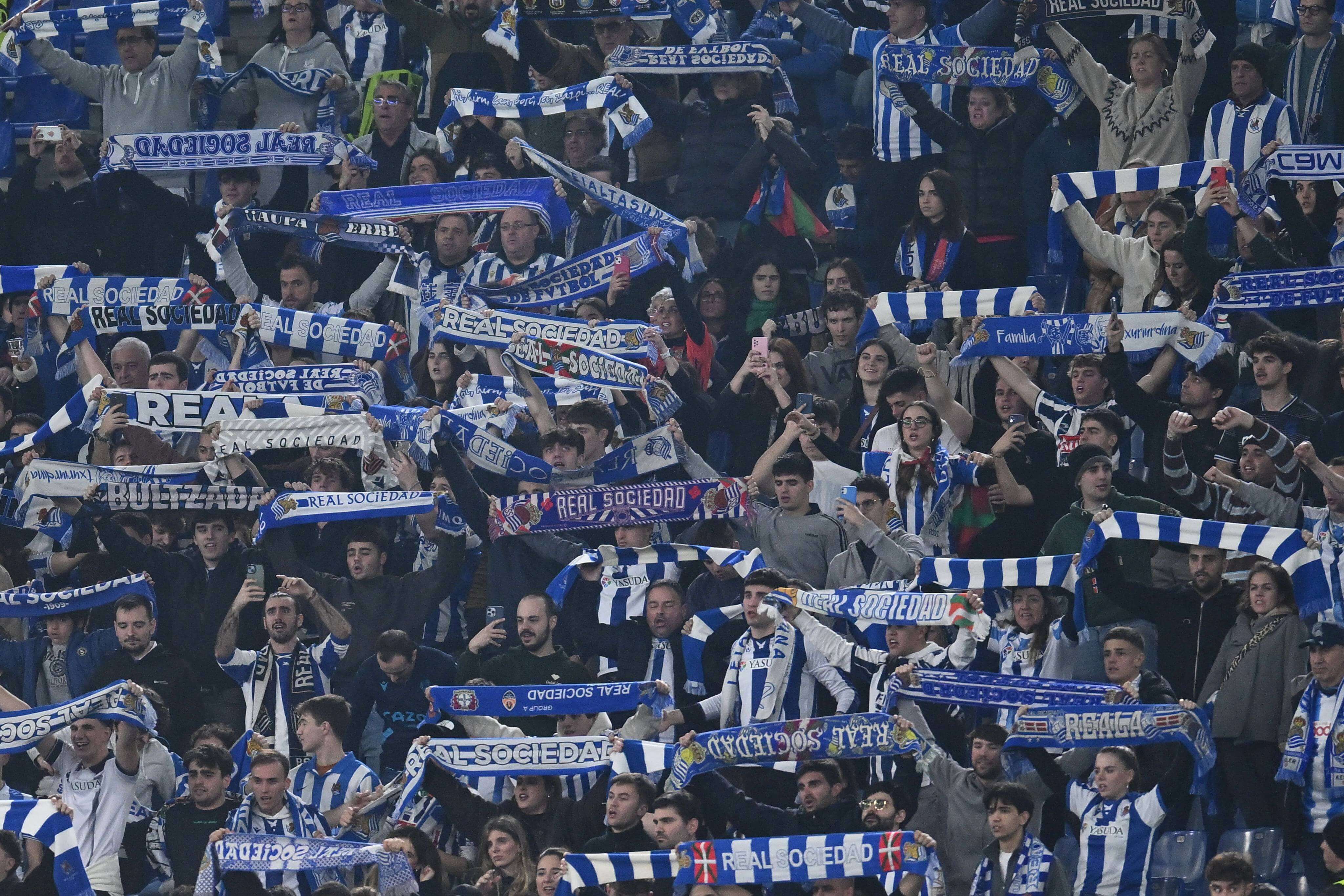 Aficionados de la Real Sociedad en el Olímpico de Roma.
