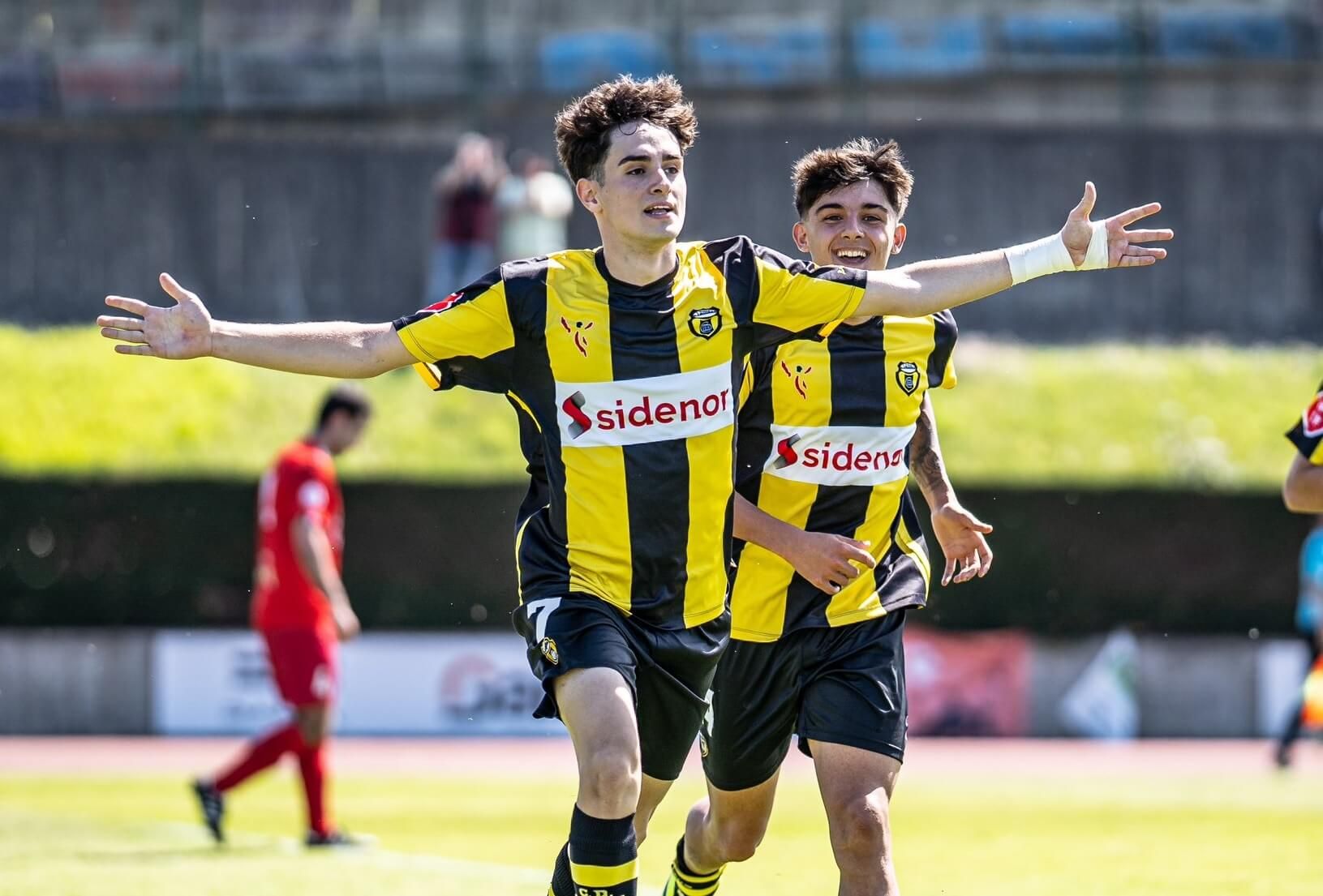 Aimar Vicandi celebra un gol con el Basconia (Foto: @AimarVicandi - X).