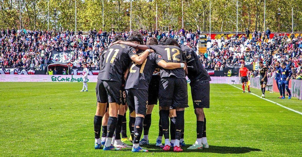 Alegría de gol del Valencia CF en Vallecas